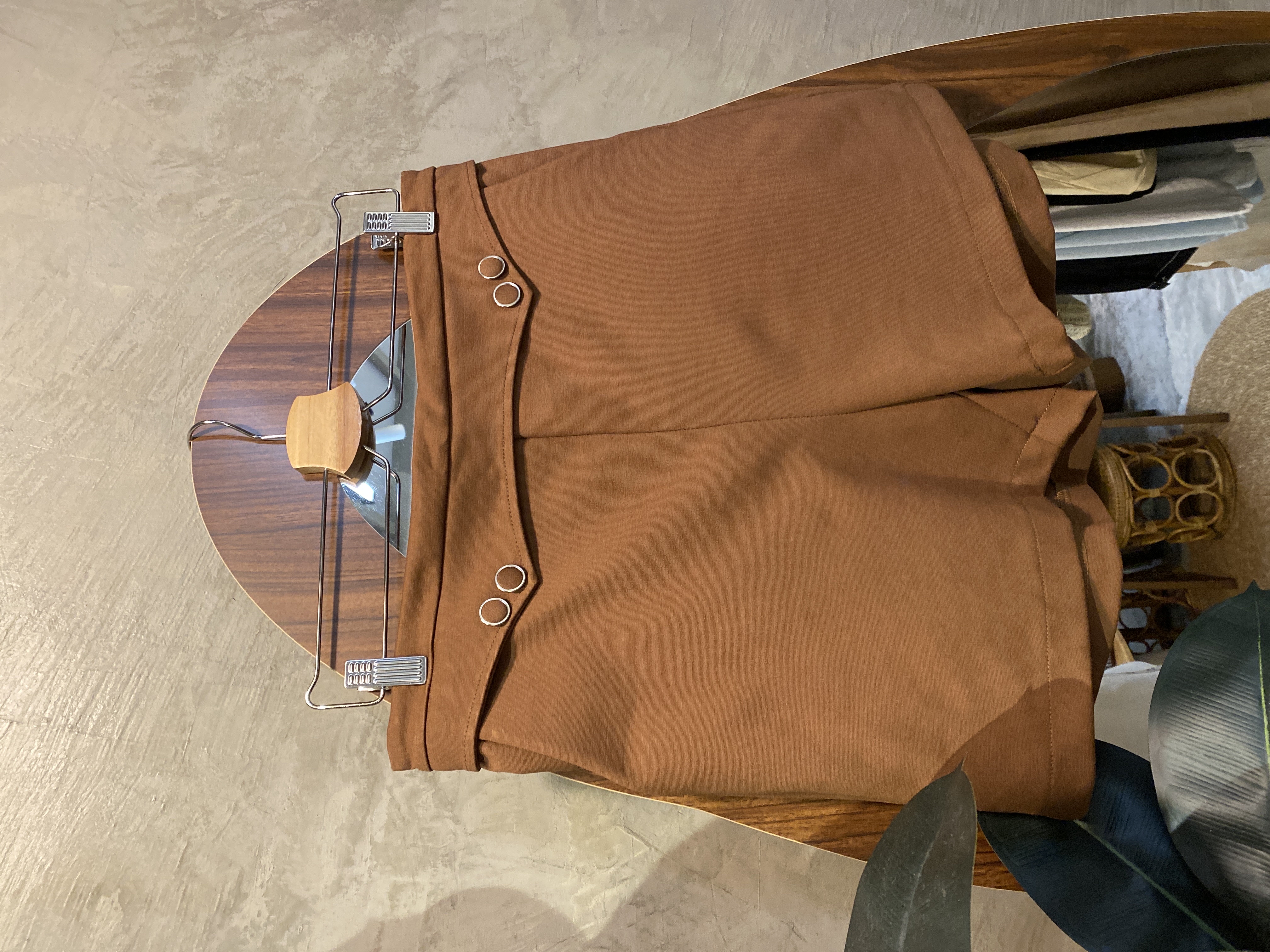 4666号-高腰双扣设计阔腿短裤