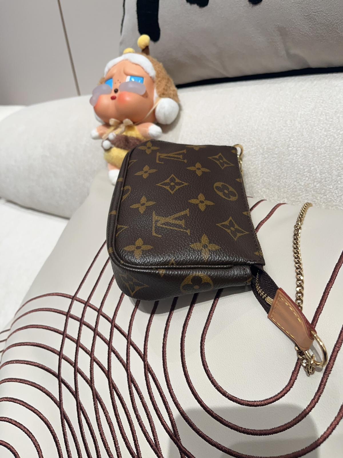 Lv mini pochette Monogram ,100%Authentic,98%New✅box