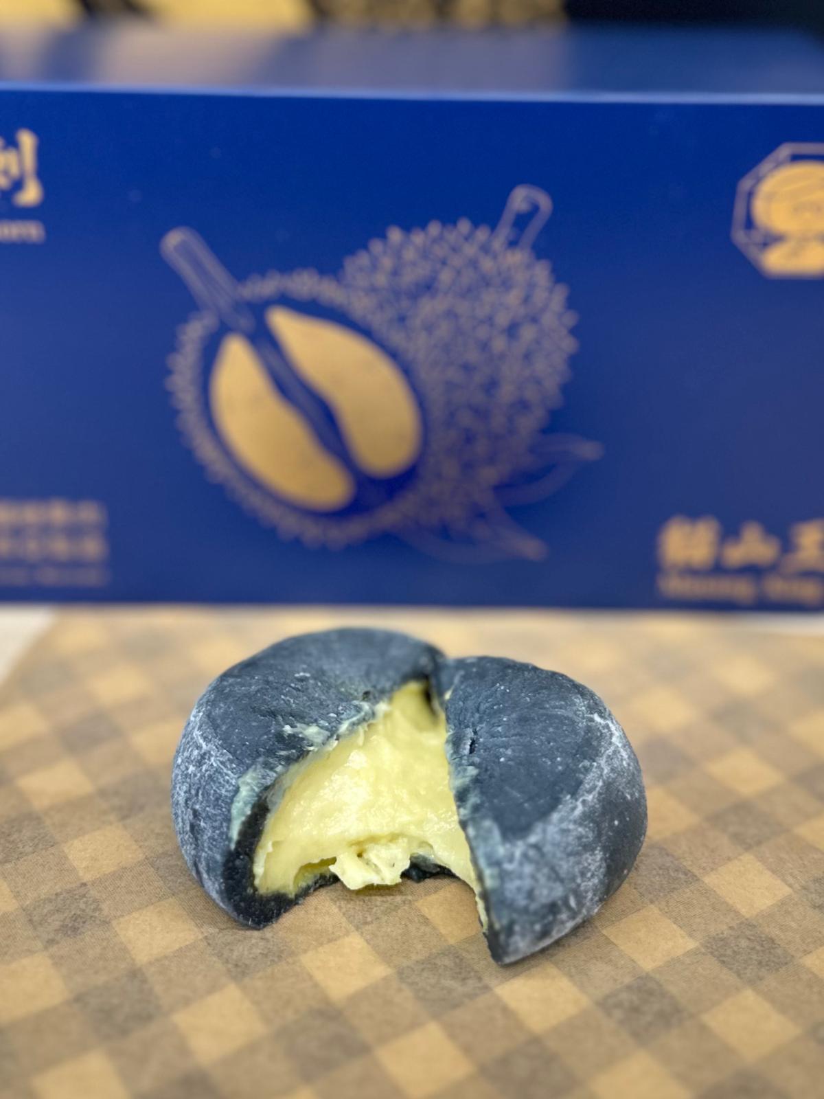 [門市自取] 阿嫲 | 榴槤冰皮月餅-孖裝(貓山王跟黑刺各1個) 貓山王回甘 黑刺幼滑