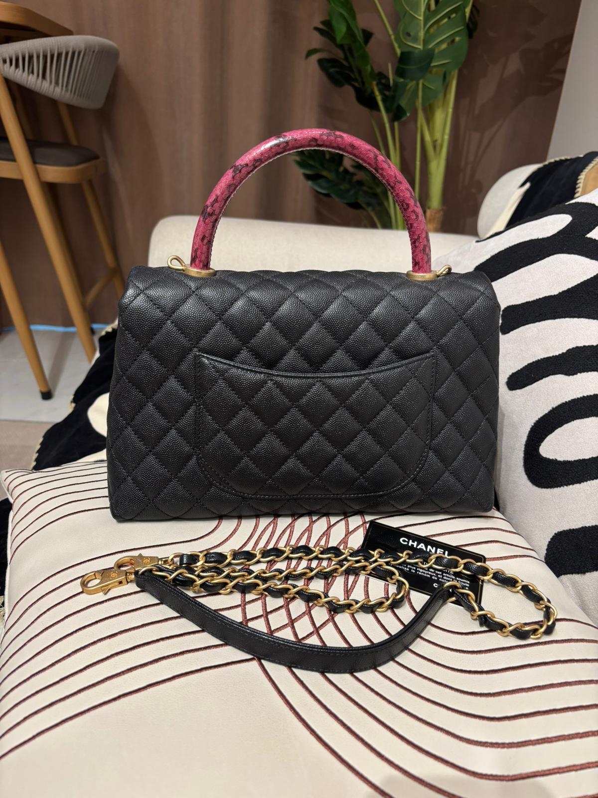 Chanel coco handle medium 黑色荔枝牛皮復古金扣，絕版罕有蛇手柄 100%Authentic, 98%new ✅26card ✅dust bag ✅box 