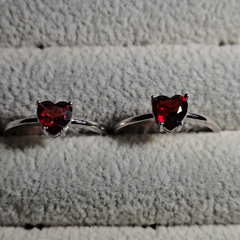 Garnet faceted heart-shaped ring in adjustable sterling silver - GAR156
