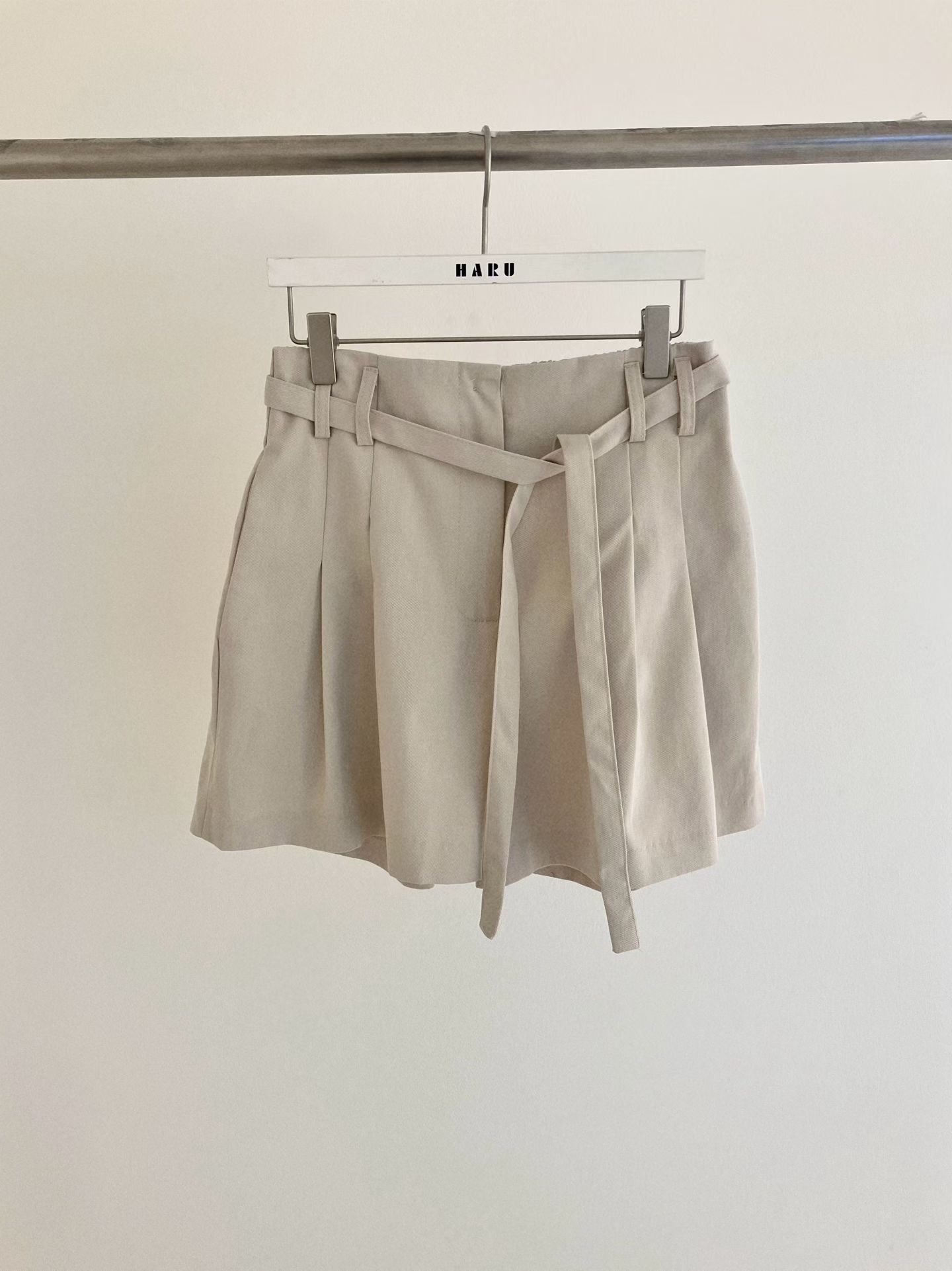 HA4 腰帶後橡根腰百摺褲