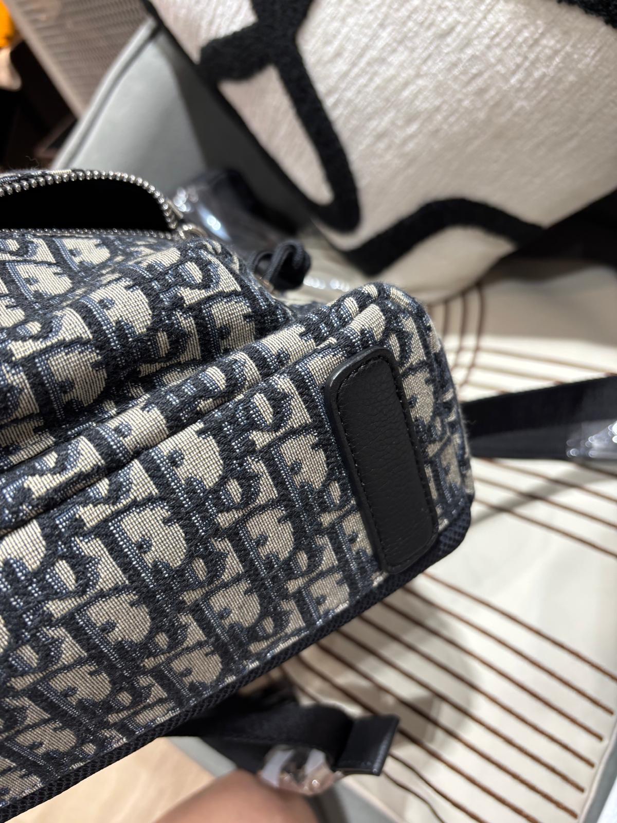 Christian Dior Oblique backpack 100%Authentic, 98%New  ✅證書✅Dust bag 
