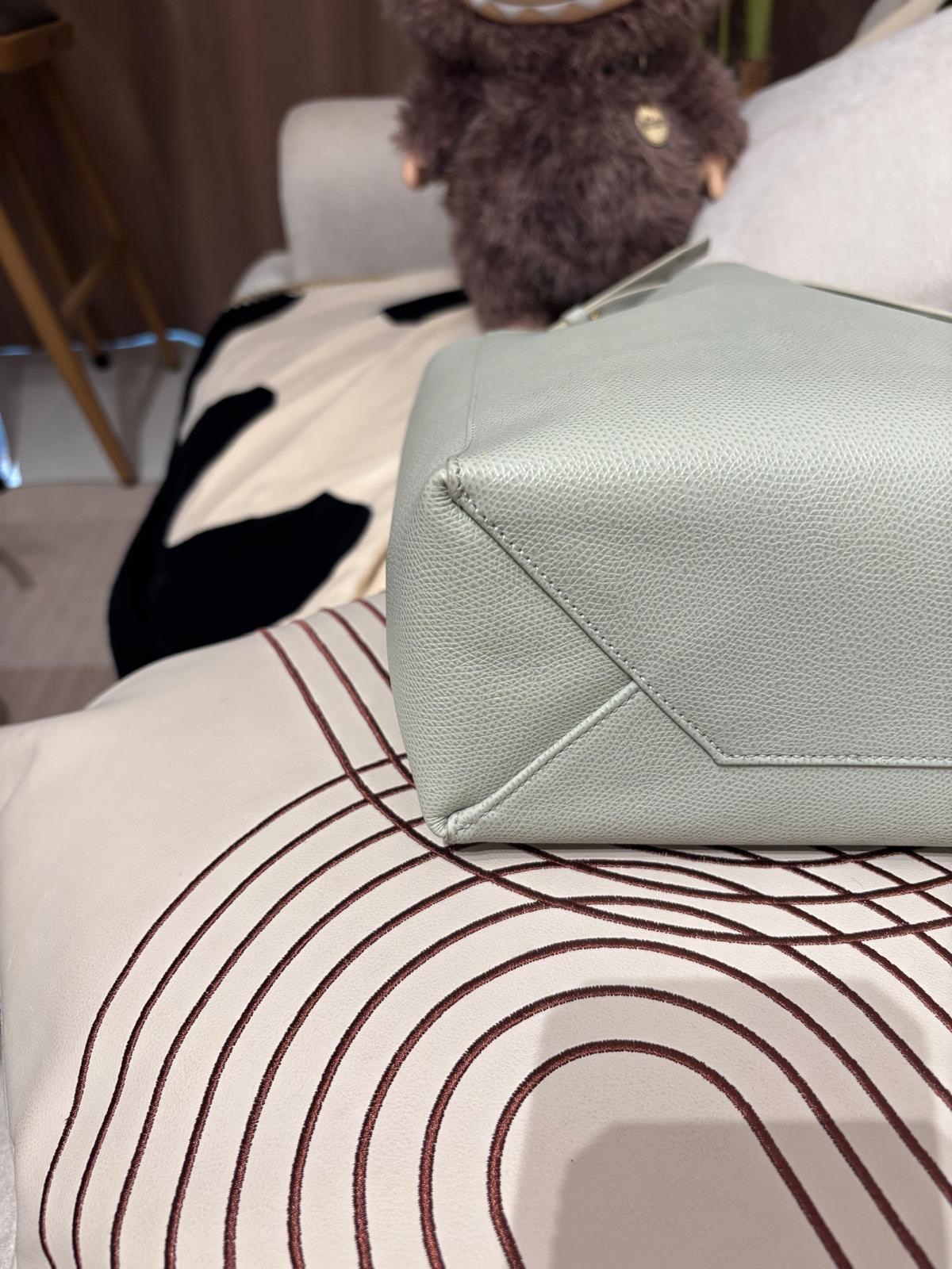 Celine Small Vertical Cabas 2Way Tote bag 牛皮 100%Authentic, 98%New ✅Dust bag