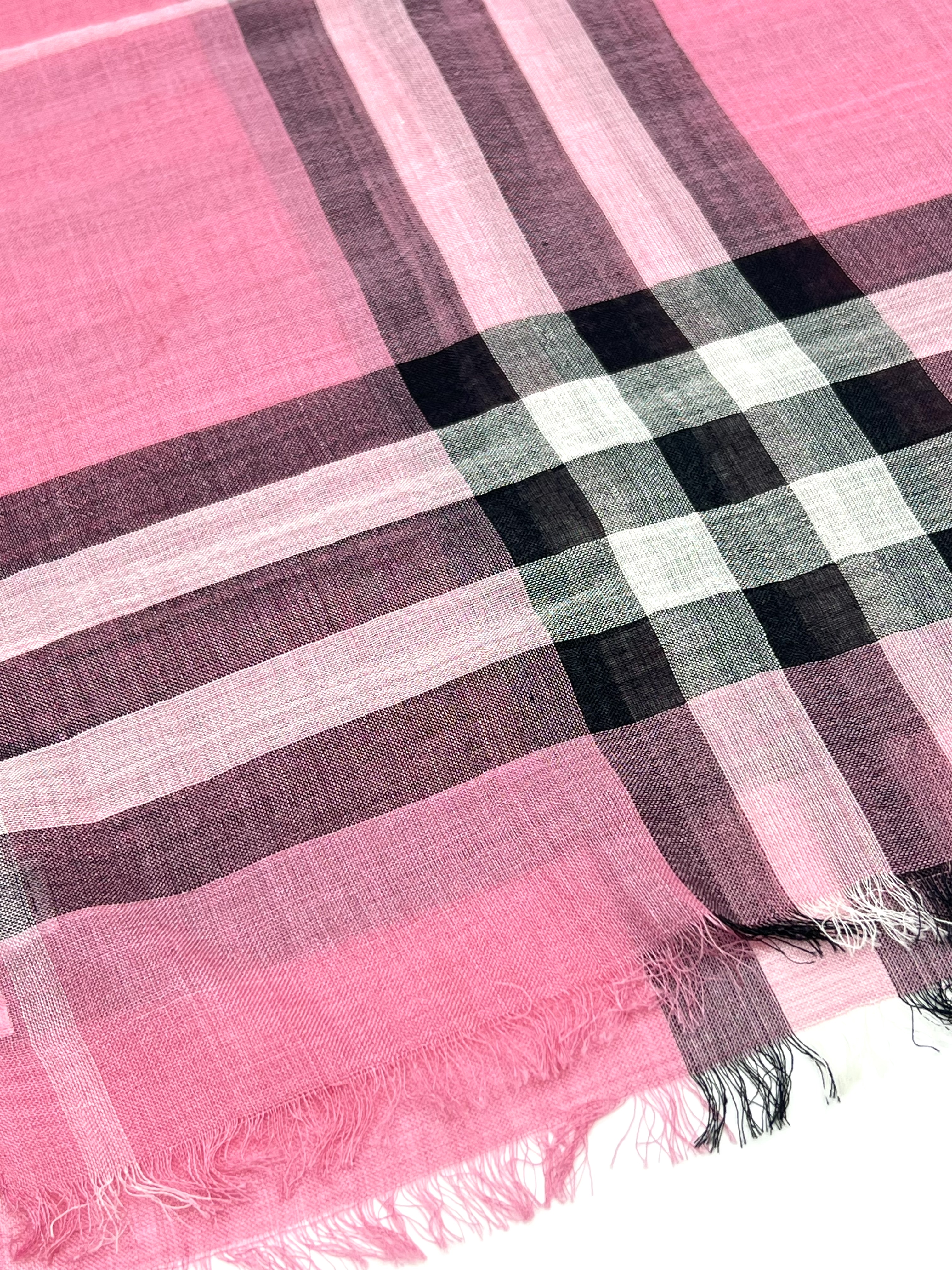 Pre-Owned Burberry Scarf / Product Code: 26041107