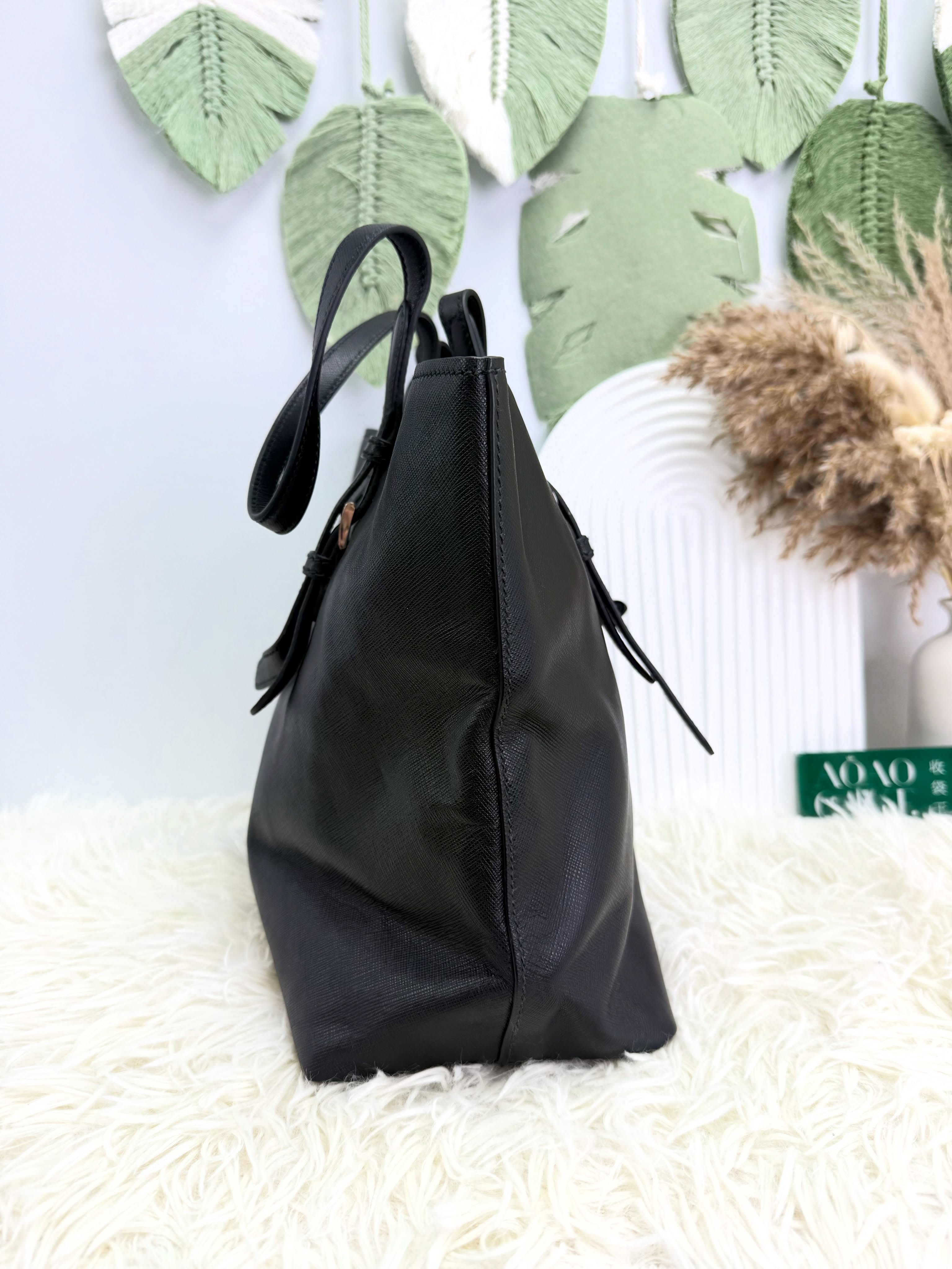 Parda👜 PRE OWNED 🛍️黑色 tote 🖤有塵袋