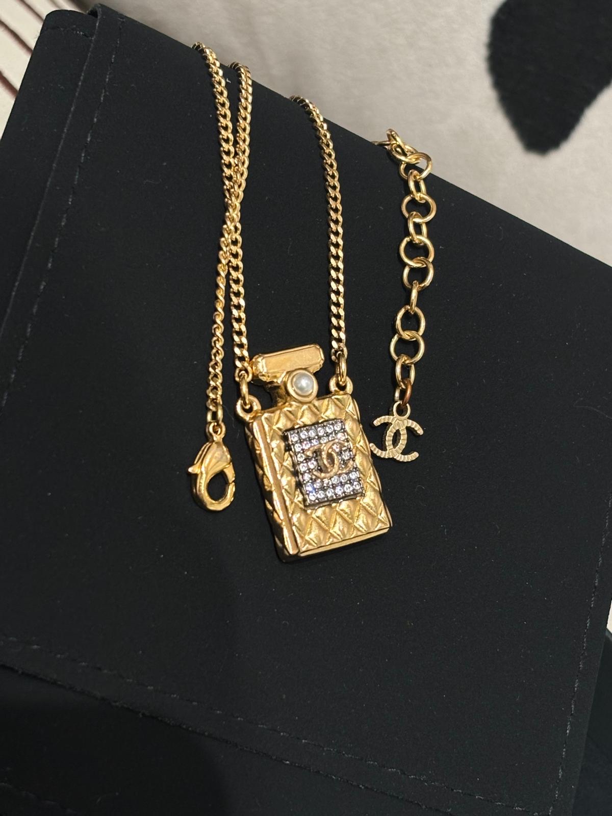 CHANEL CC RHINESTONES PERFUME BOTTLE NECKLACE A20A 金色金屬CC水鑽香水樽頸鏈 100%Authentic ,unused全新未使用品 ✅box 