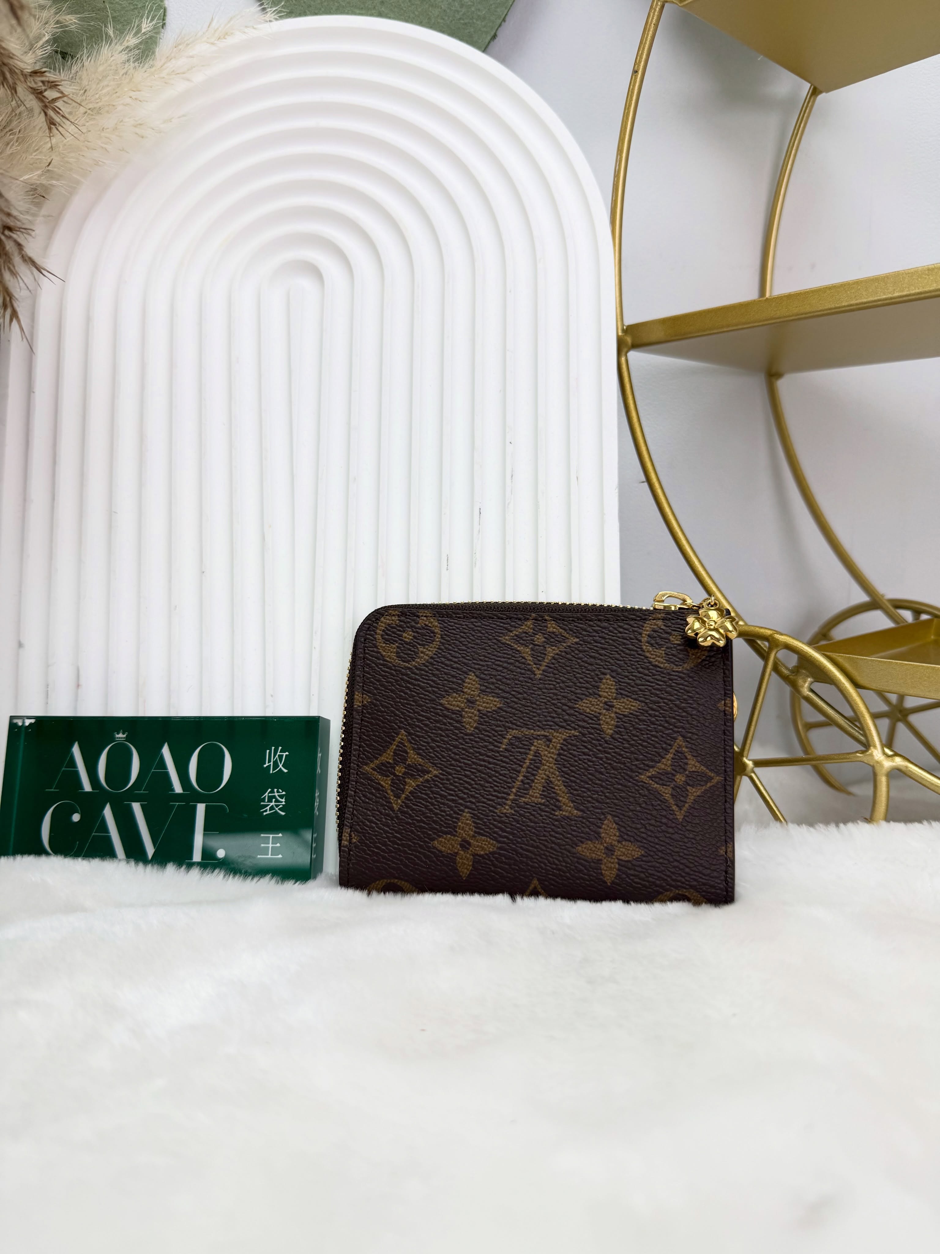 Lv👜 PRE OWNED 🛍️🩵Charms 季節限定系列 老花拼天藍色短銀包 🤎
