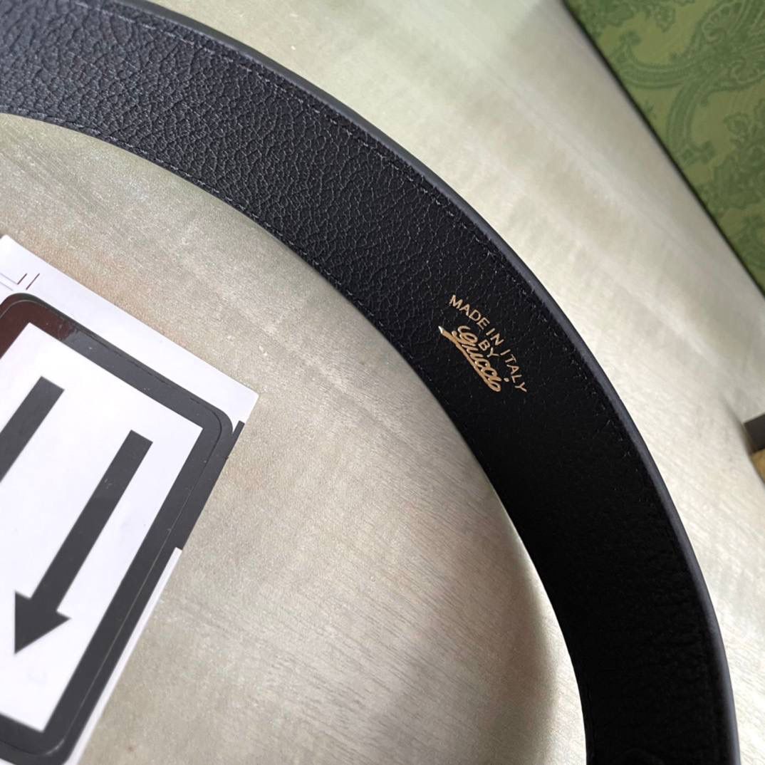 👜Aphrodite系列 型号:739076 尺寸:21*12*4 手袋向20世纪90年代末和21世纪初流行款式致敬，以全新廓形演绎，将经典设计与流行配色和富有辨识度的双G配件融于一体，打造时尚前卫且别出心裁的包袋造型。这款肩背包以黑色软皮匠心打造，巧妙融入金色调拉链开合.🔥🔥