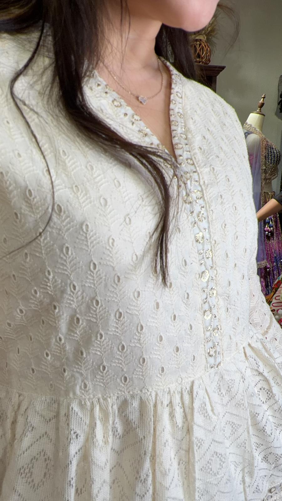 3075 White Feather 3 Layer Mix Lace Edge 39"
