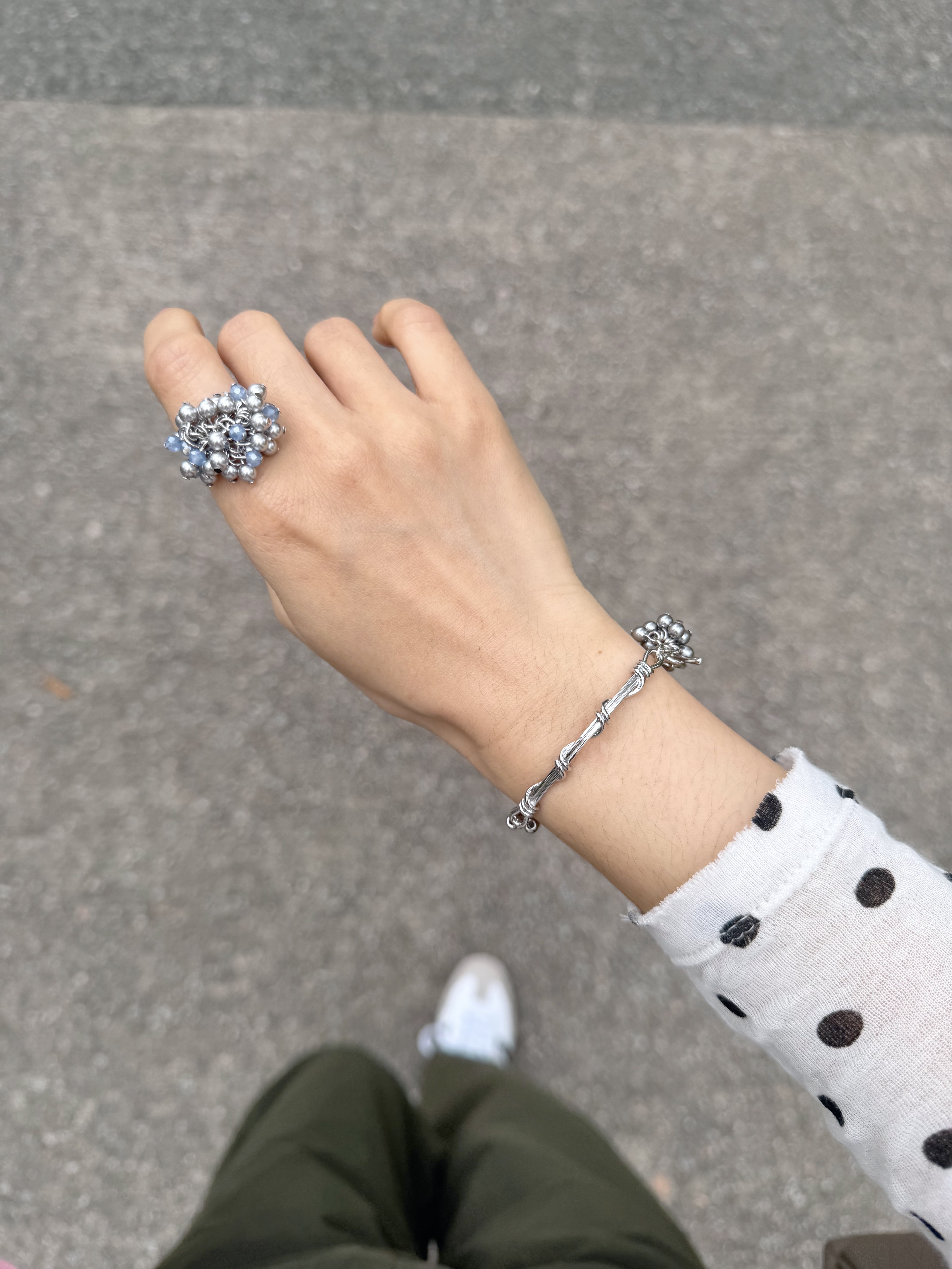 灰珍珠小花球戒指/淺藍色x銀色