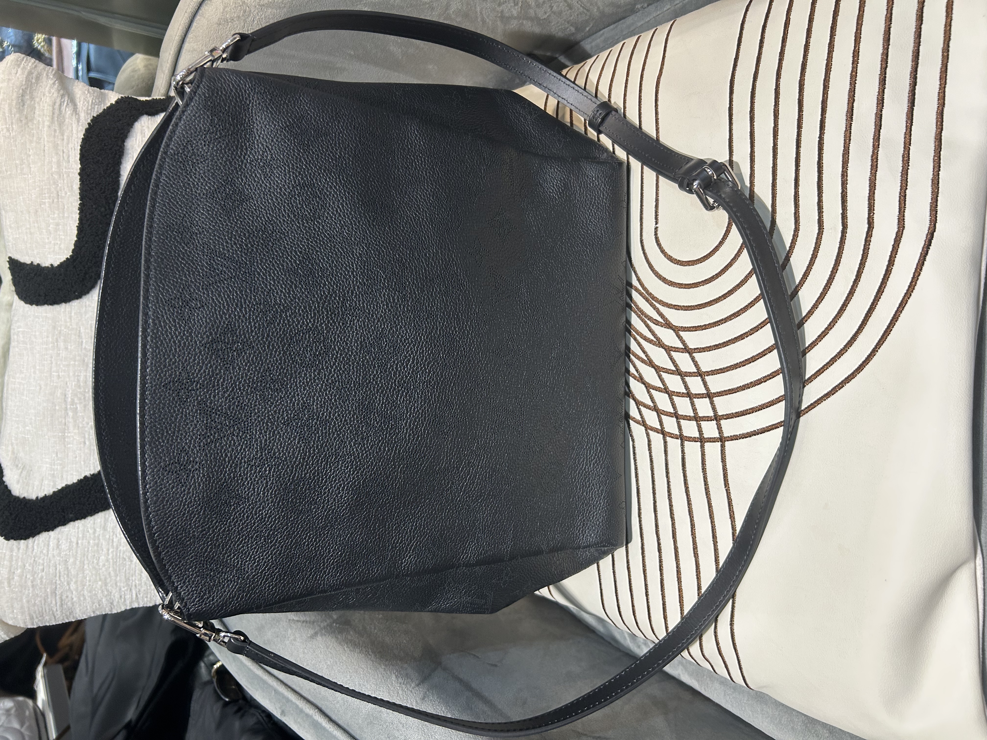 Lv Babylon 2way bag black calfskin 100%Authentic ,98%new✅dust bag W27cm x D15cm x H32cm