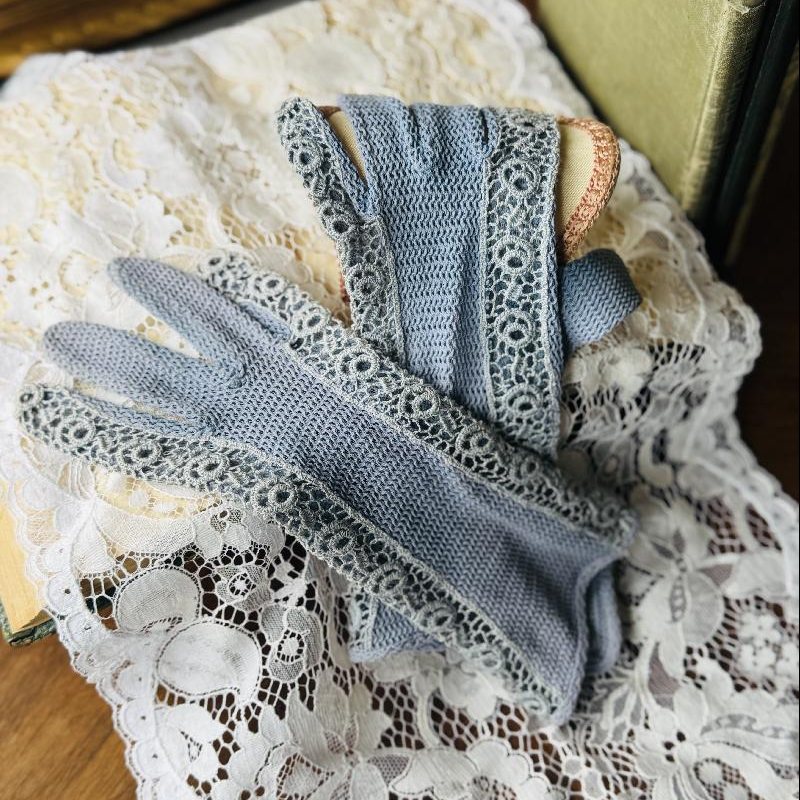 Vintage Mid-Century Purplish Blue Hand Crochet Elegant Gloves - 7"(MT2321)