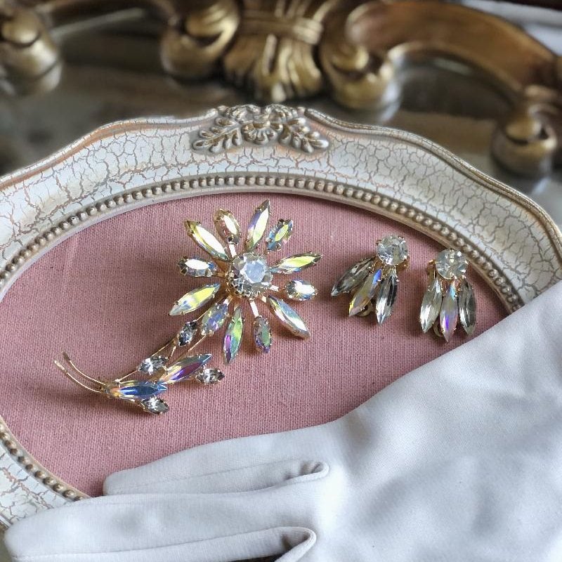 Vintage C.a. 1960s Aurora Borealis Flower with Set Jewelry Set - Brooch & Clip Earrings Set (MT1311)