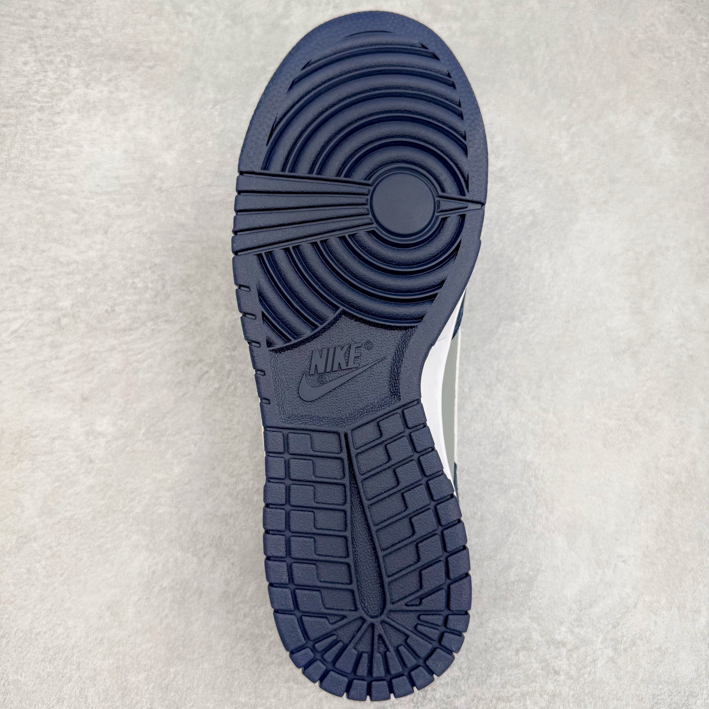 Nike Dunk Low "Georgetown Suede" IB3079-400