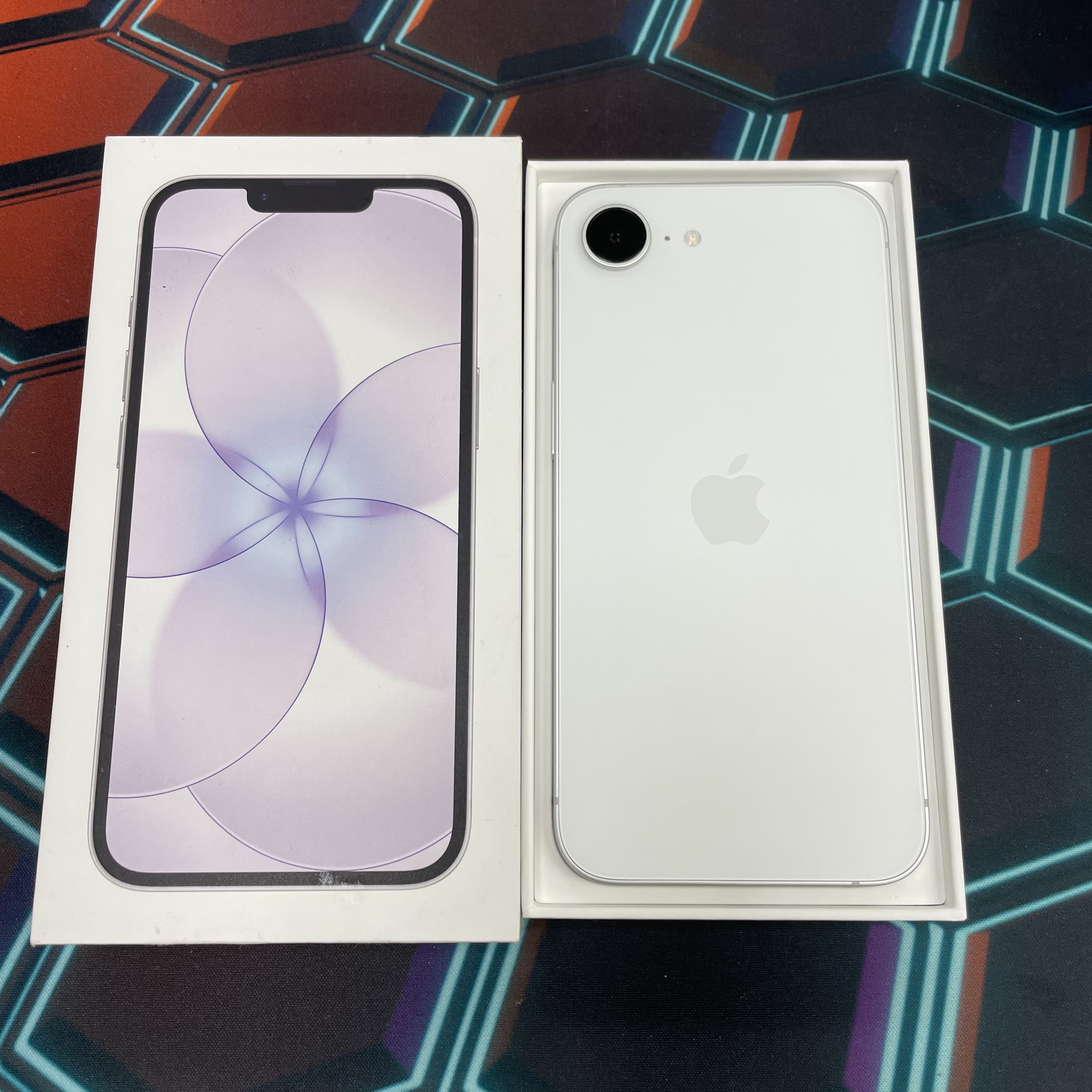 *7939 17e 未使用品 256GB 電100 白色 white