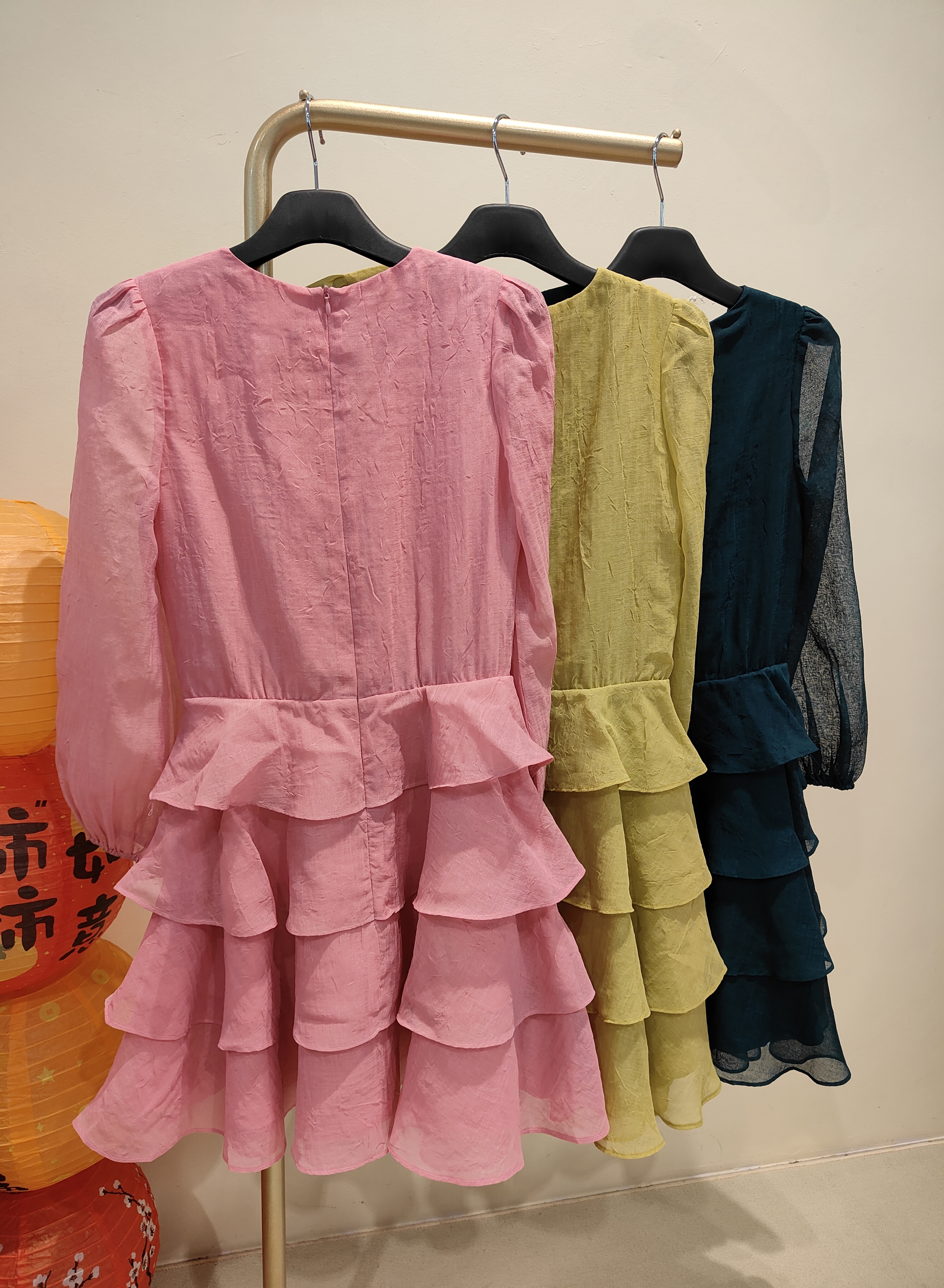 独家V领蛋糕连身裙 2134