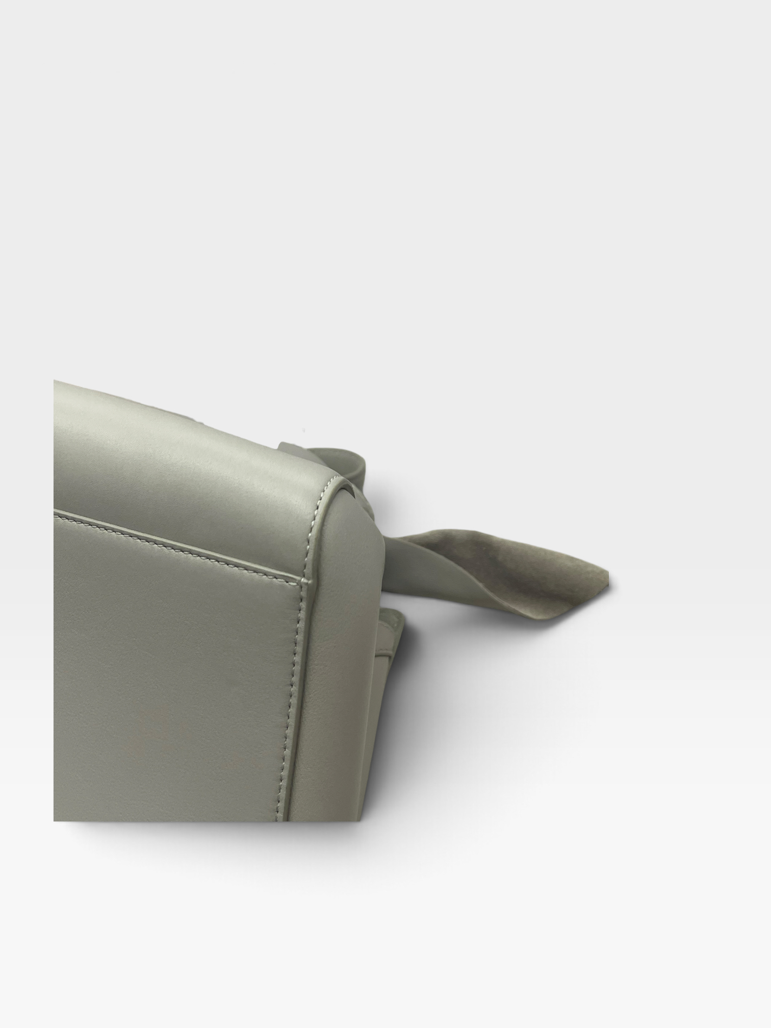 Pre-Owned LOEWE Hammock Nugget / Product Code: 093002