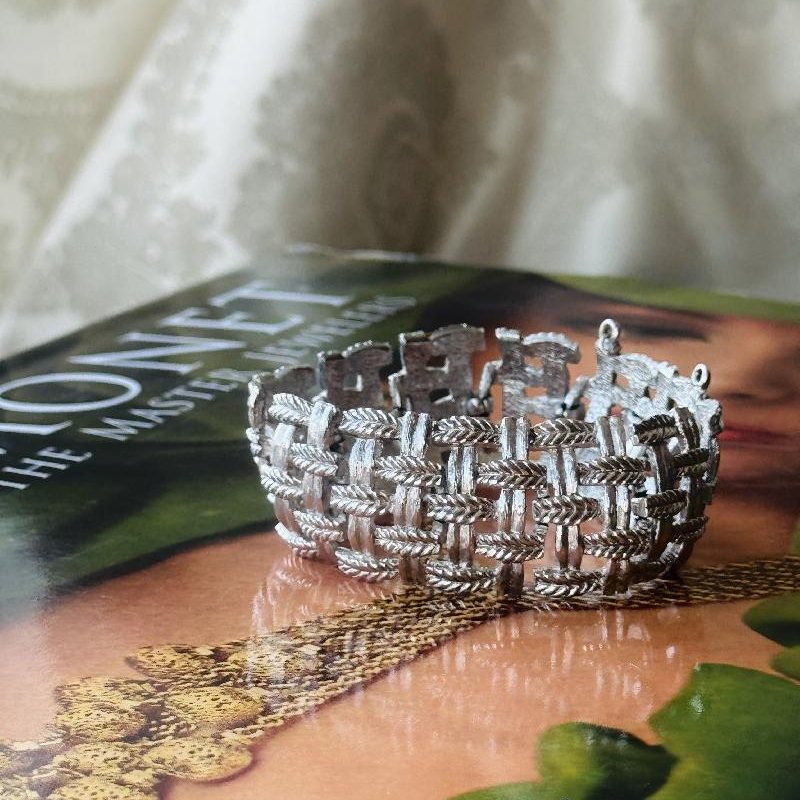 Vintage C.a. 1950-60s Unmarked Designer Piece Basket Weave Silver Tone Bracelet (MT2451)