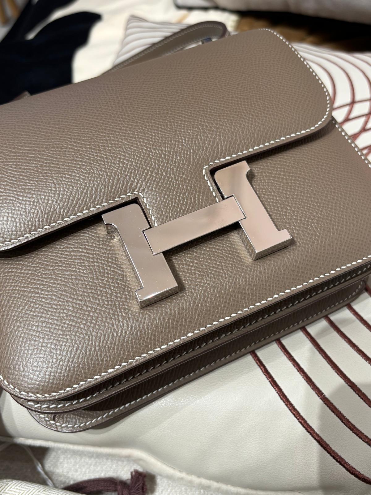 Hermes Constance mini 19 , Stamp Y 大象灰銀扣epsom 牛皮100%Authentic, 98%New ✅Dust bag ✅Box