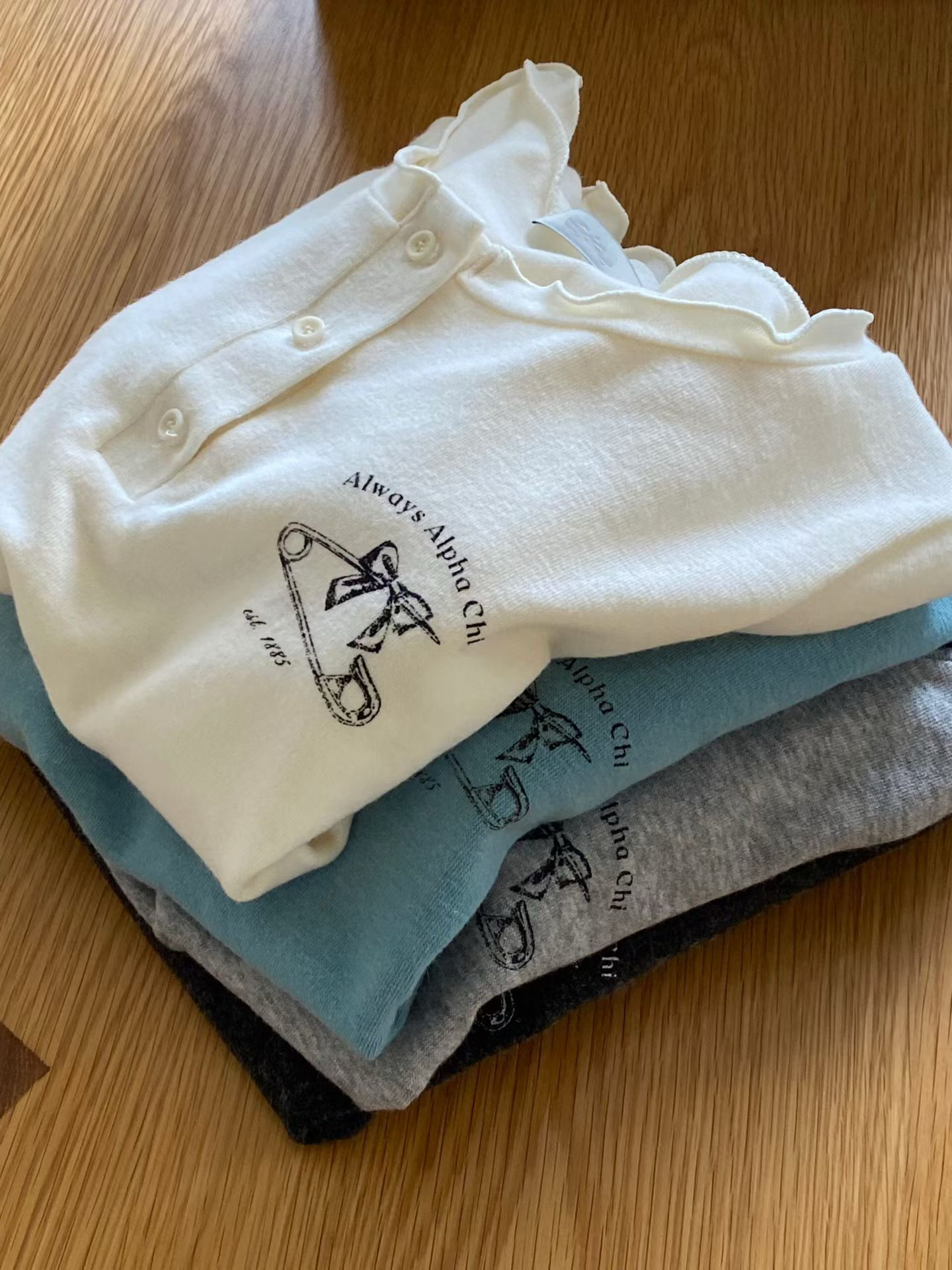 E73 扣鈕蝴蝶結羊毛Tee