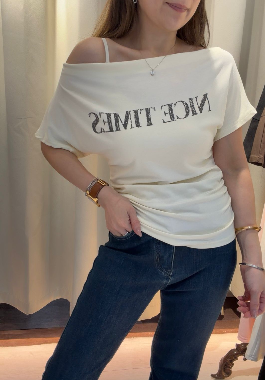 ⭐️獨賣⭐️字母印花斜肩上衣