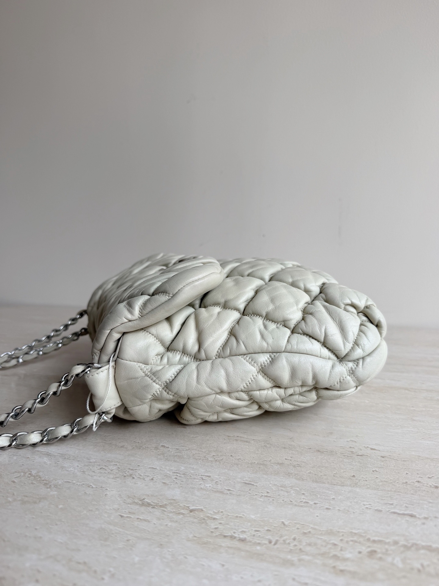 【預訂貨品】Chanel米色泡芙雲朵包