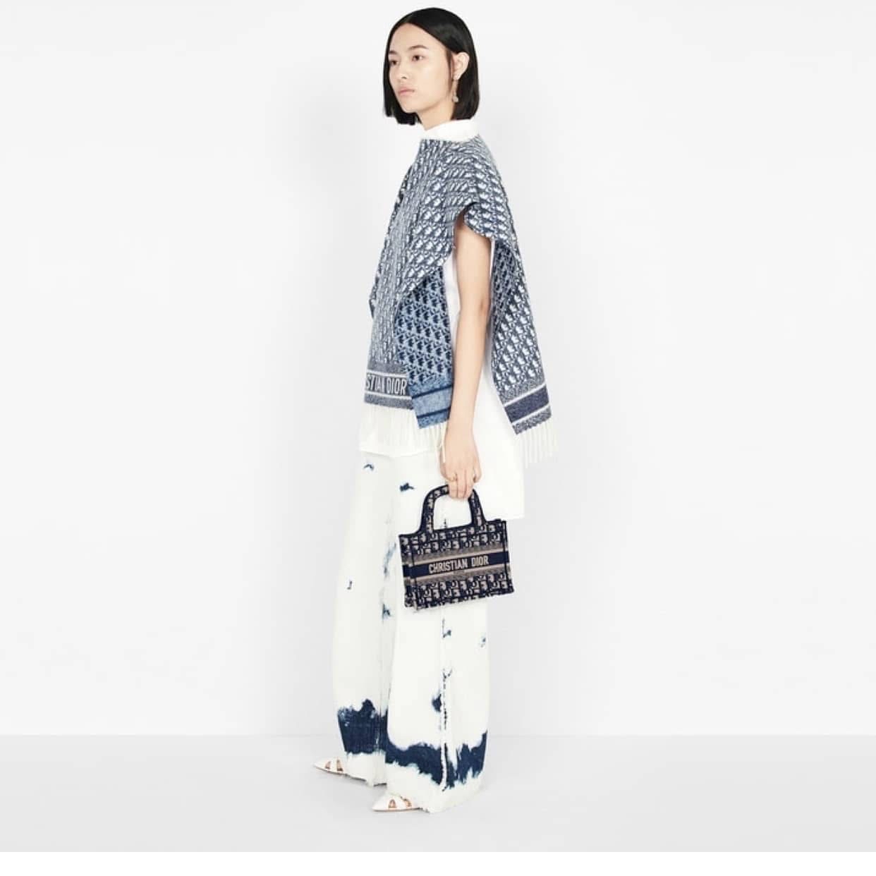 Dior 披肩圍巾 100%Authentic, 99%New ✅Box