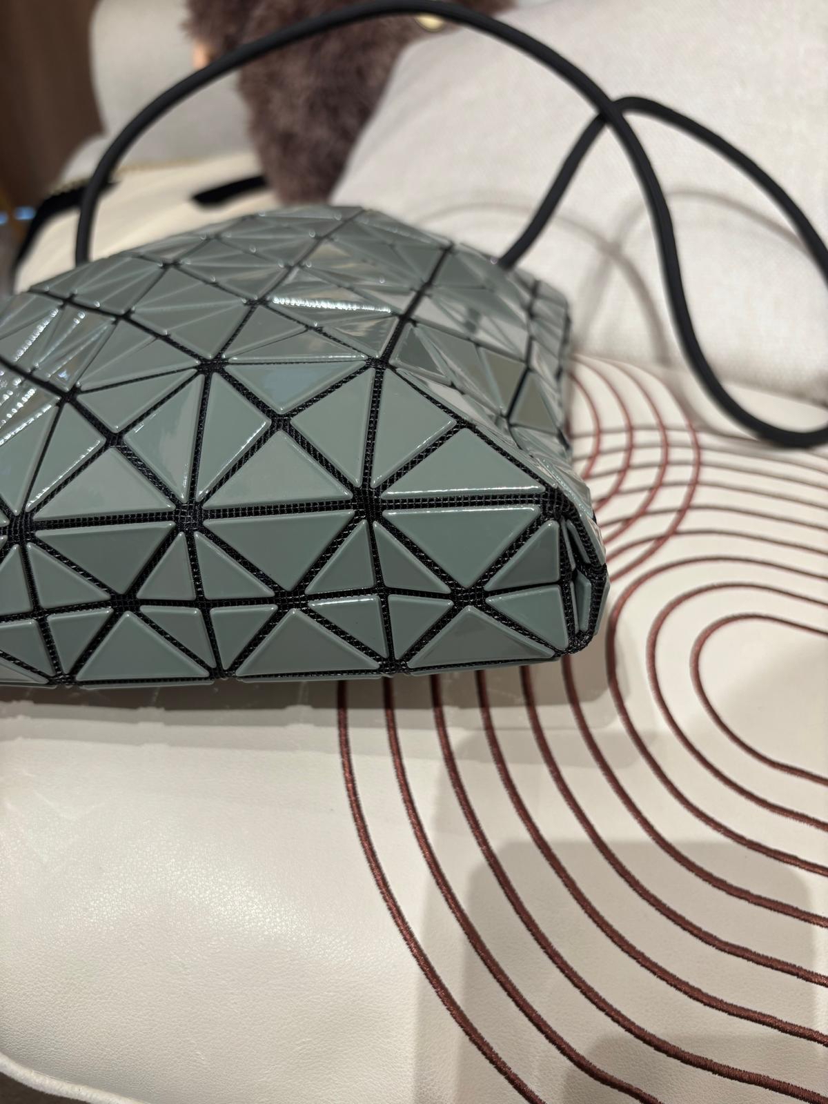 Issey Miyake Bao Bao Crossbody Bag 100%Authentic, 98%New ✅Dust bag