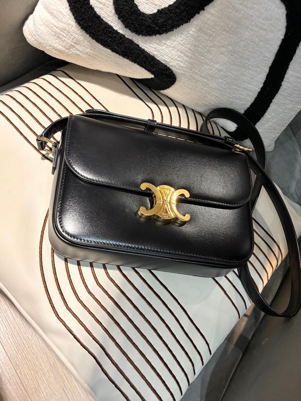 Celine CLASSIQUE TRIOMPHE 黑金凱旋門 medium box flap W22x15.5x6cm  100%Authentic ,98%new  ✅tap booklet ✅dust bag✅box 