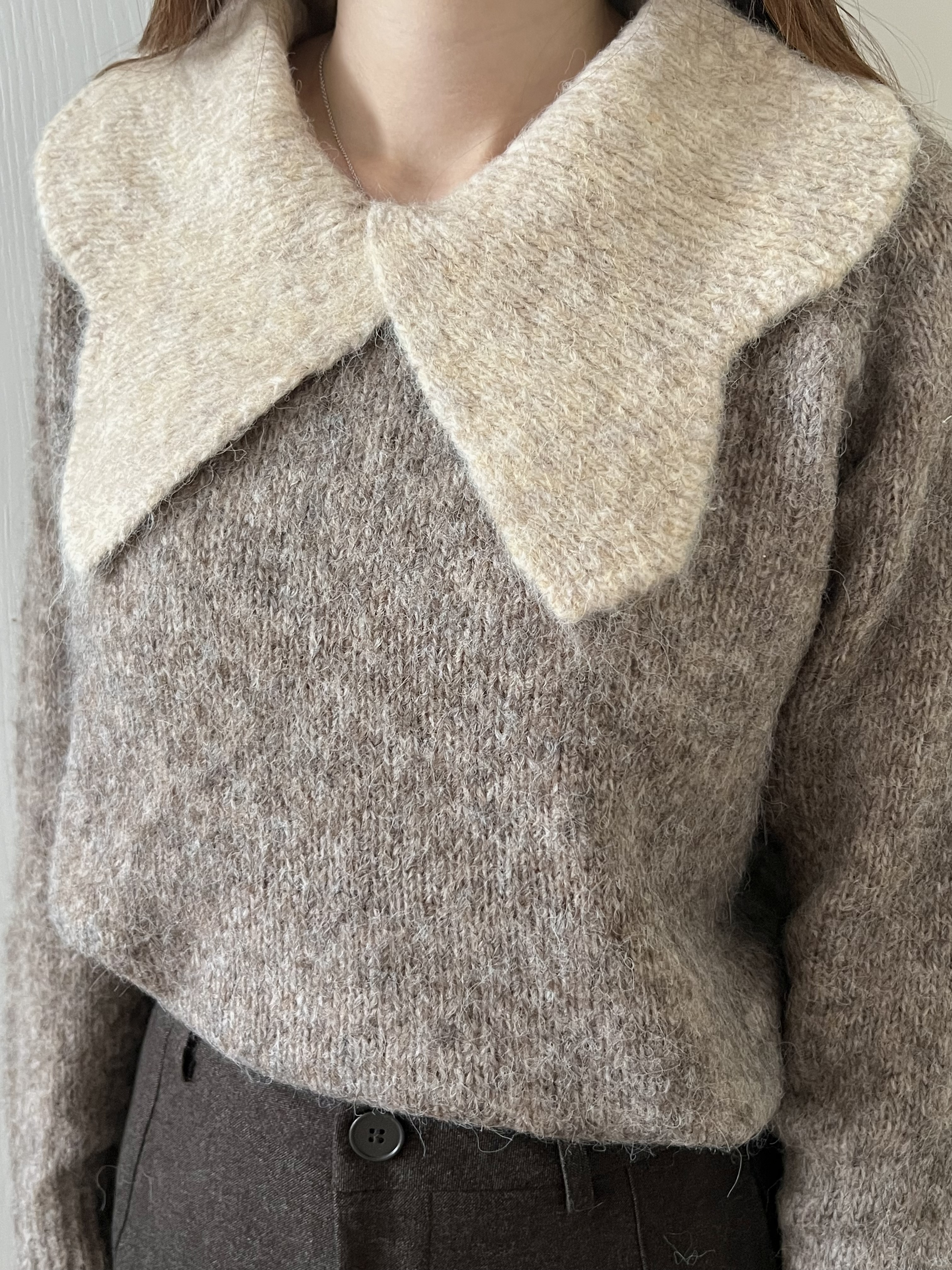 大蝴蝶領口混色毛衣 現貨