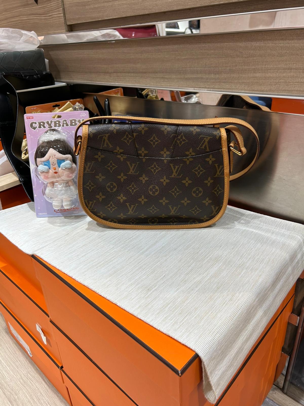  Lv Menilmontant PM monogram 100%Authentic ,95%new ✅dust bag  