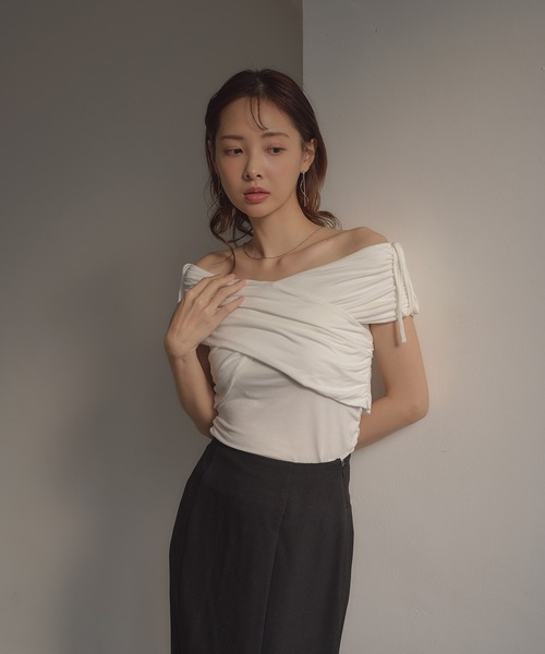 露肩交叉褶皺上衣【JT040】