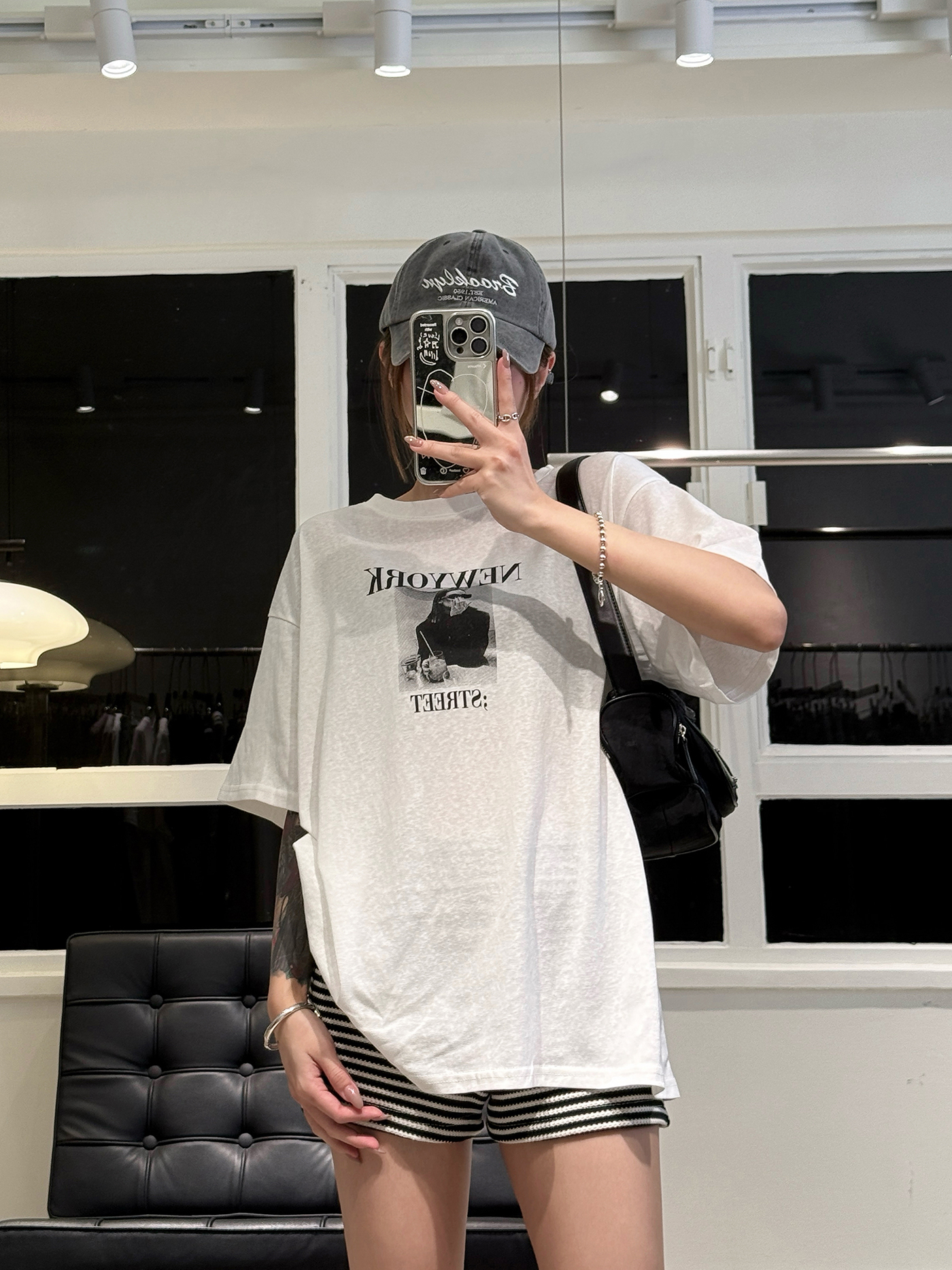 𝐍𝐞𝐰 𝐲𝐨𝐫𝐤 𝐠𝐫𝐚𝐩𝐡𝐢𝐜 𝐨𝐯𝐞𝐫𝐬𝐢𝐳𝐞𝐝 𝐭𝐞𝐞