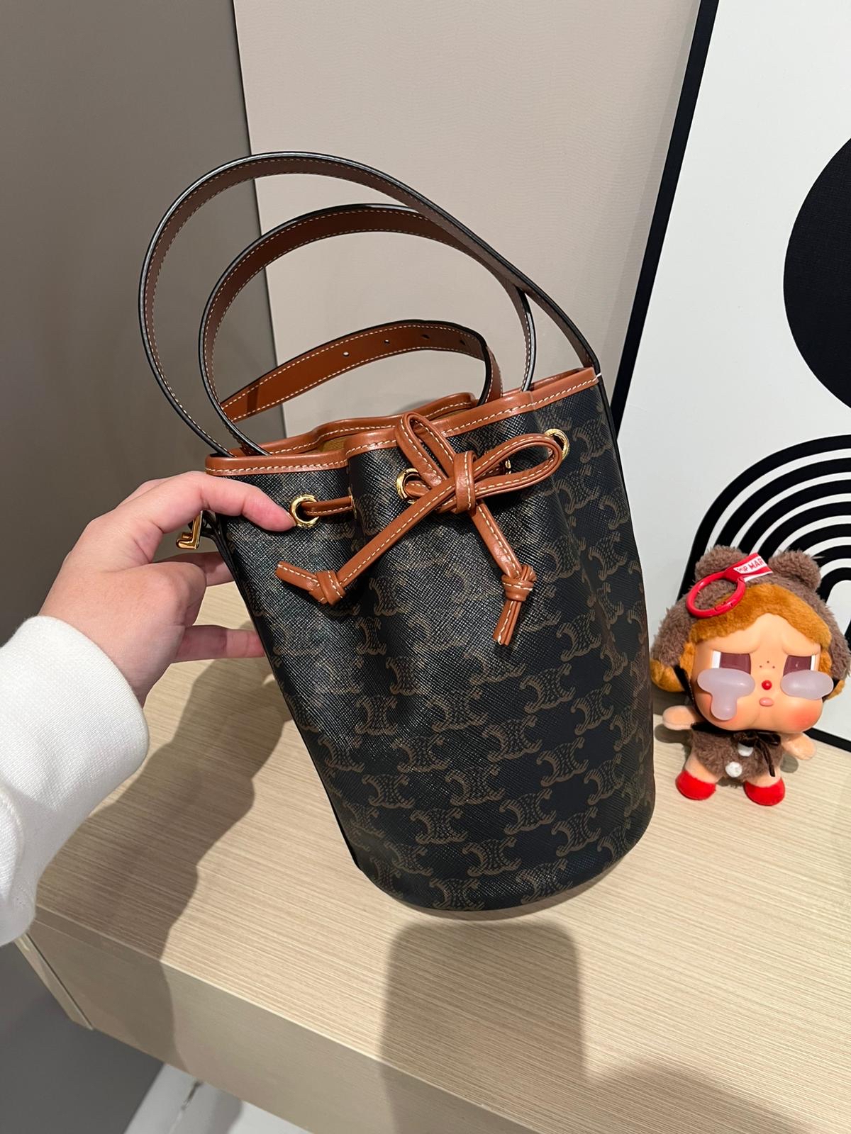 CELINE bucket bag small TRIOMPHE drawstrings bag 100%Authentic,99%new unused✅塵袋 