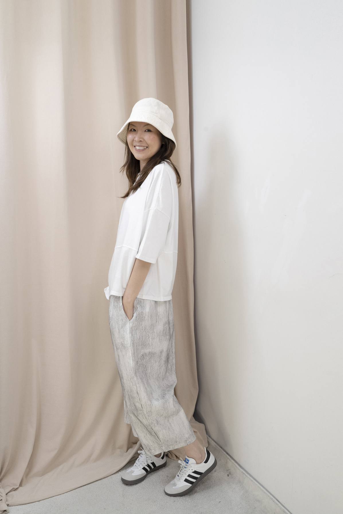 斜腳造型棉質休閒Top（白色）
