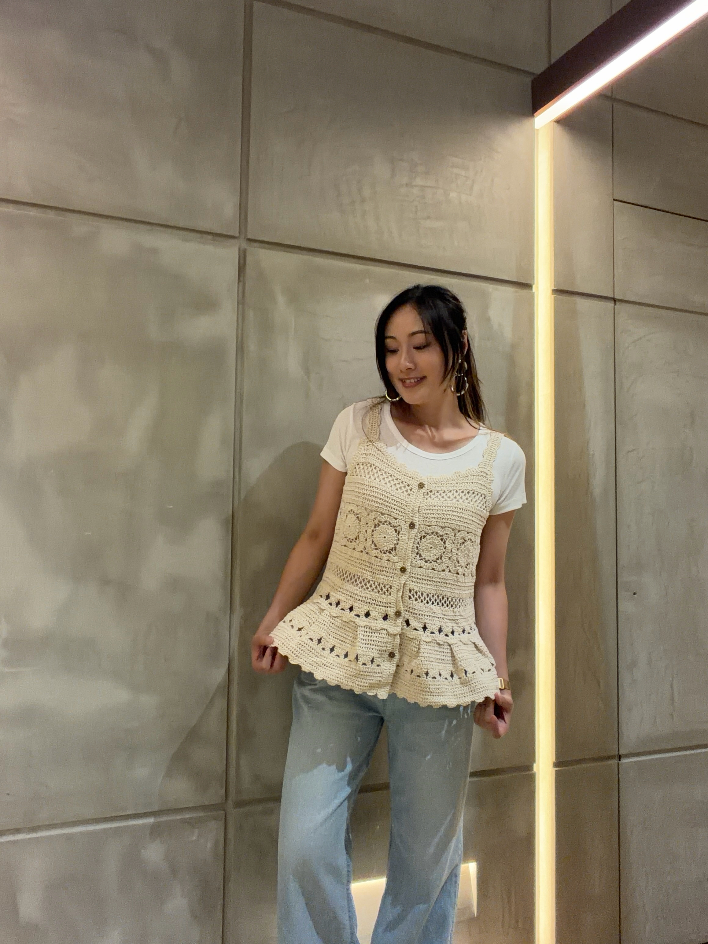 小裙擺勾花背心