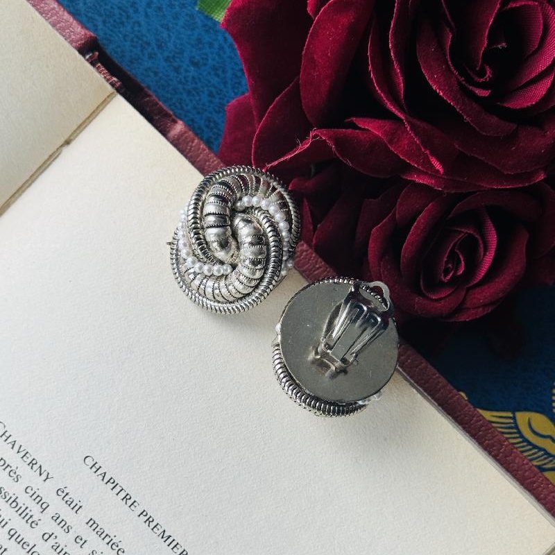 Vintage 1980s New Old Stock Silver Clustered Chain and Faux Pearl Statement Clip Earrings (NZ015-11)