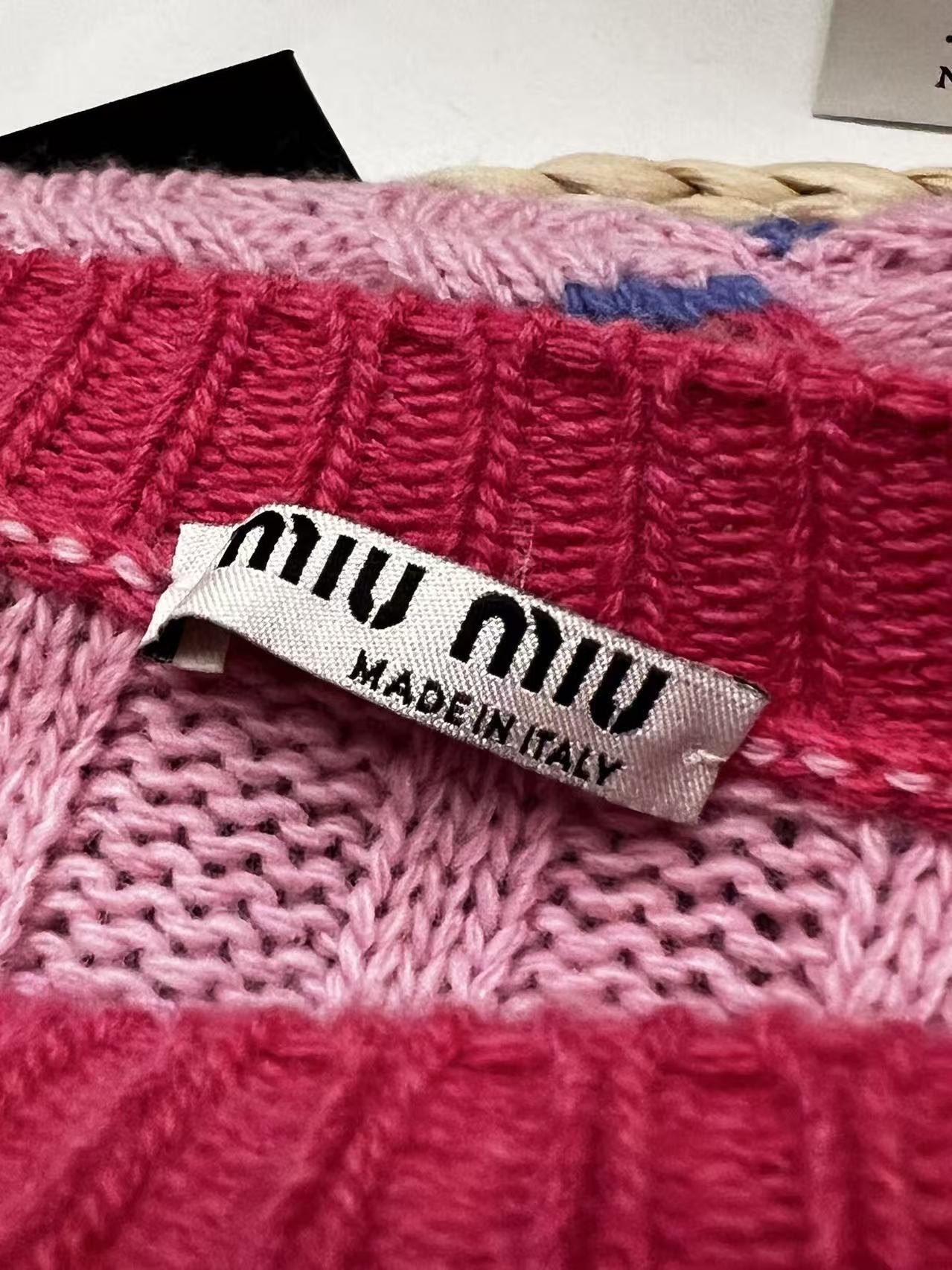 Miu Miu Logo Heart Striped Knit Sweater（100% Wool)