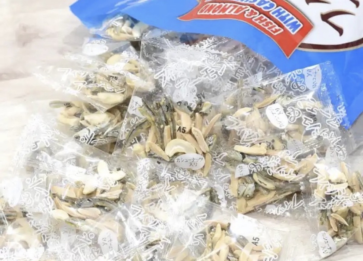 日本直送Costco  FISH & ALMOND WITH CASHEW NUTS 420g 