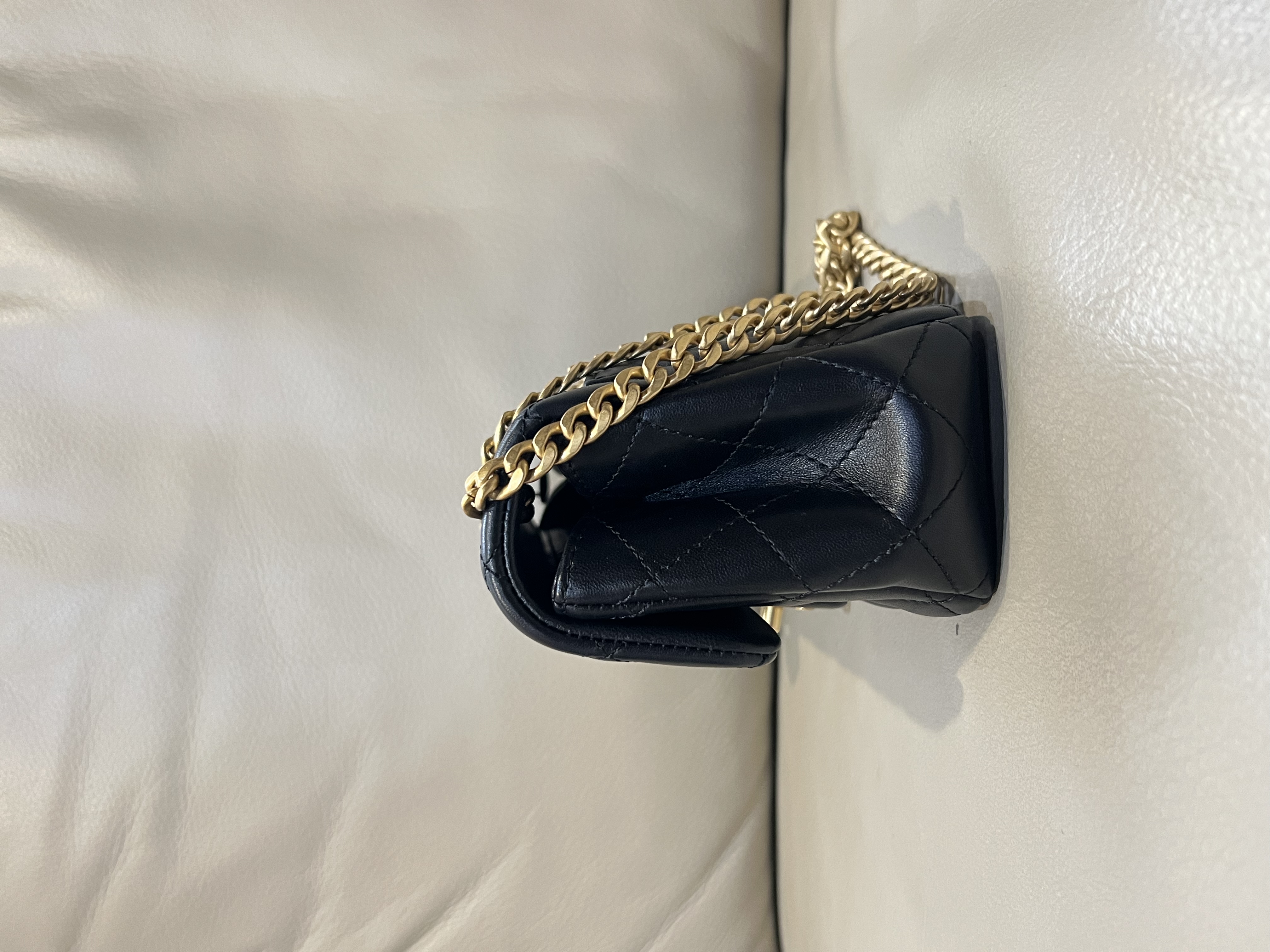 Pre-Owned CHANEL Small Flap Bag / Product Code: 26040521