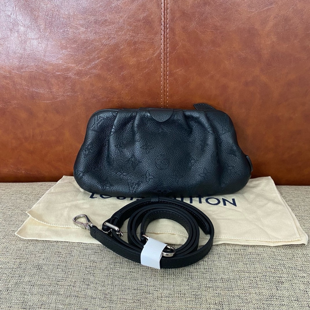 【預訂貨品】Lv黑色全皮雲朵包 
