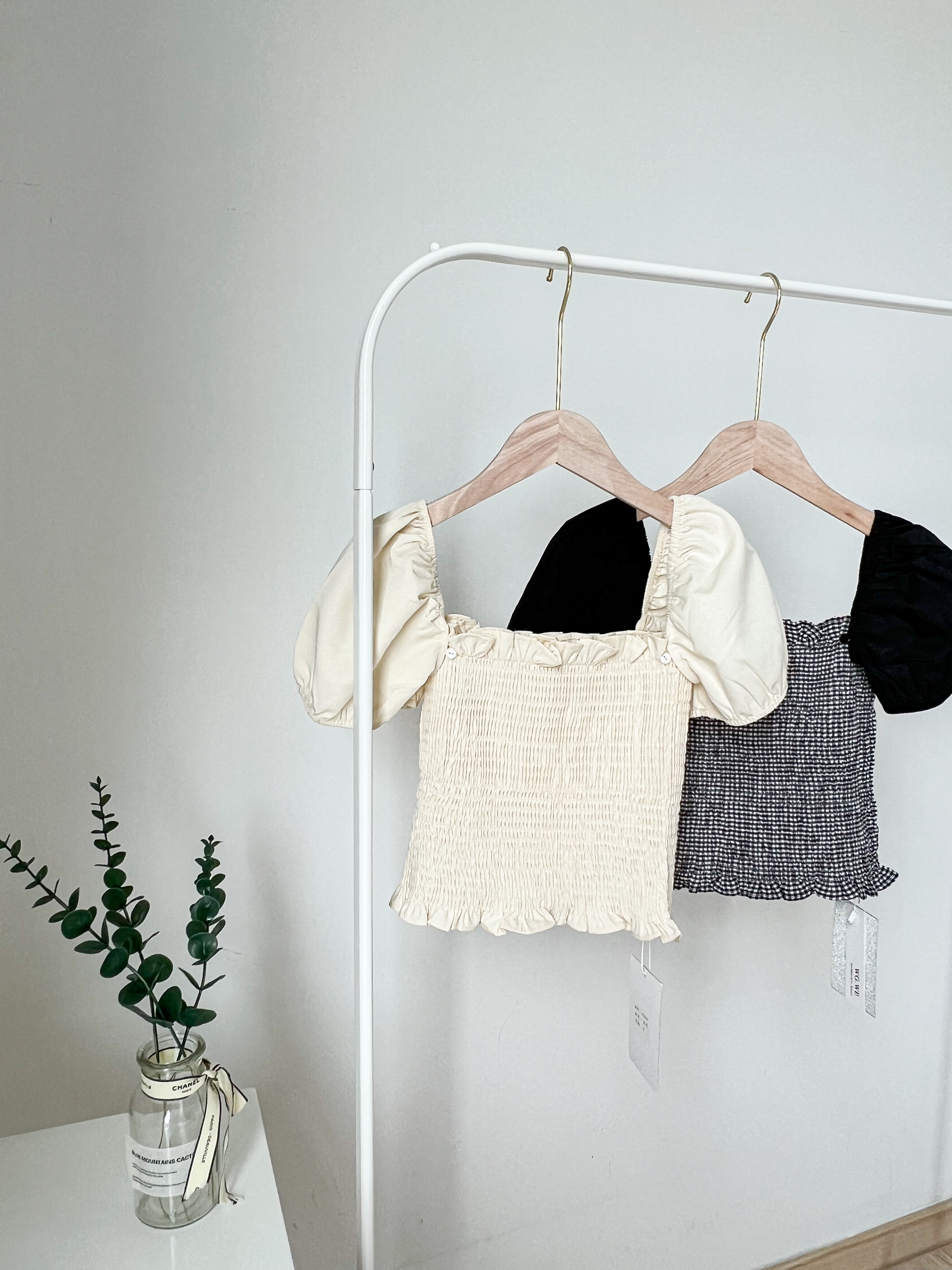 Ruffled Puff Sleeves Top 法式泡泡袖褶皱小上衣 ( 2 colour )