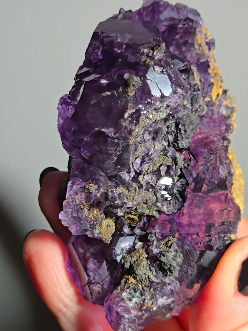 Tanzanite fluorite with rainbows, dodecahedrons - FL364