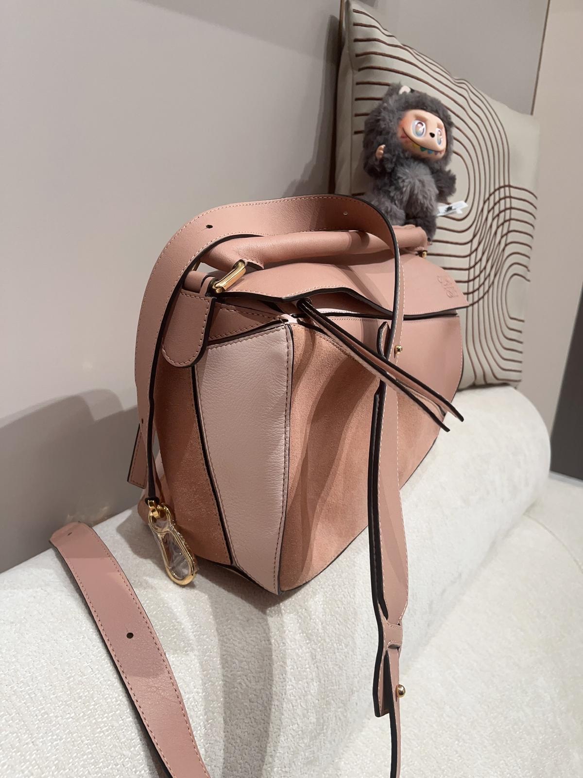 Loewe Puzzle medium calfskin,100%Authentic, 99%new ✅tap ✅booklet✅肩帶 ✅dust bag