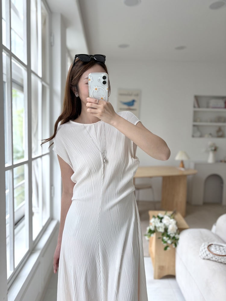 Elea Ribbed Flowy Dress (Ivory)