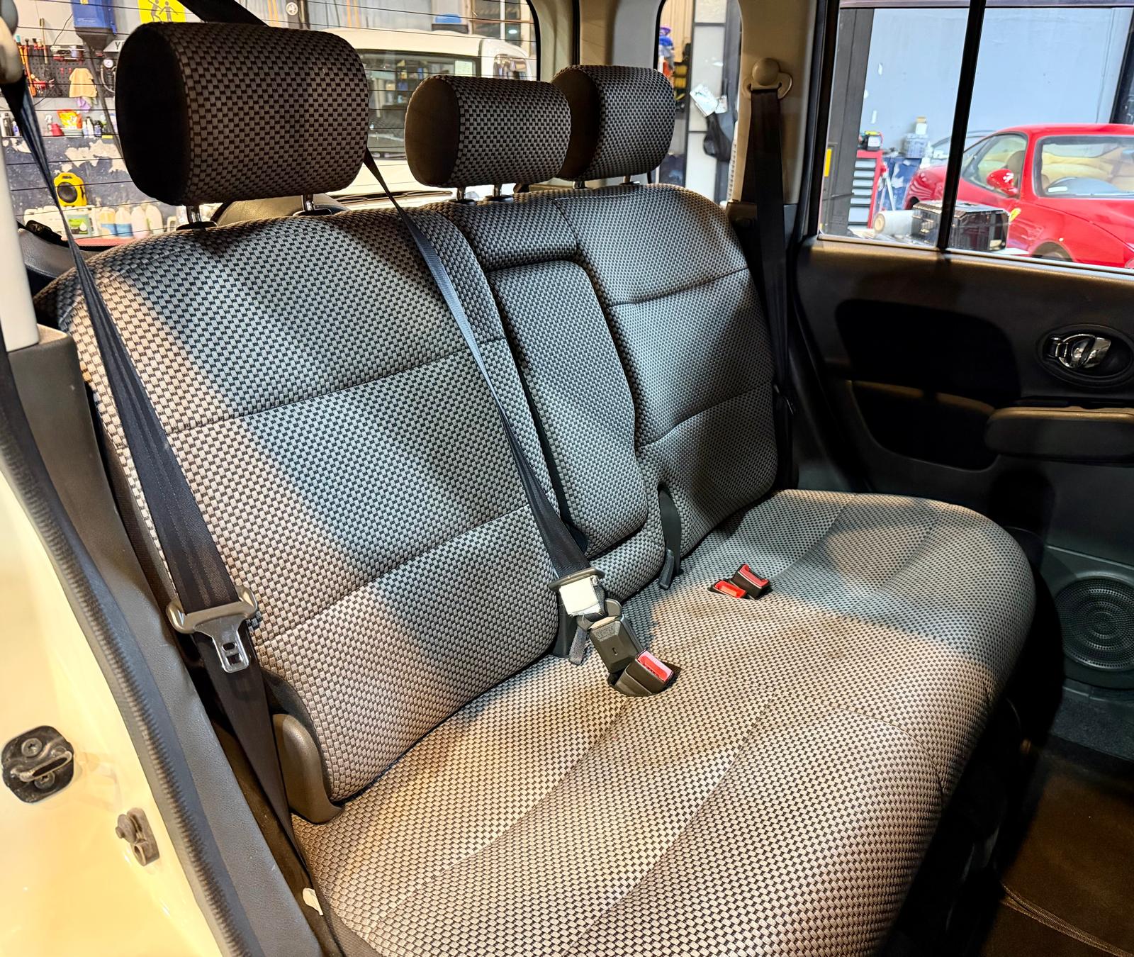 Nissan CUBE RIDER 2010