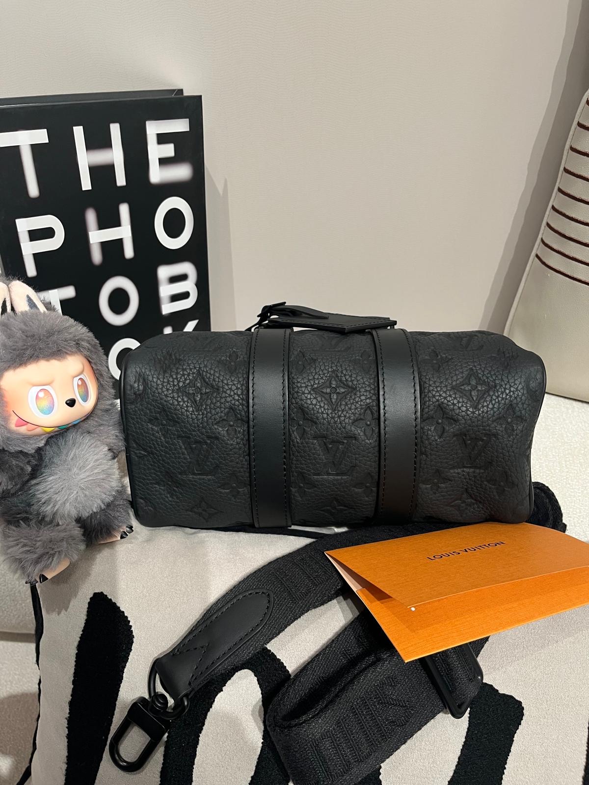 LV Keepall Bandoulière 25, M20900 100%Authentic, 98%New ✅專門店收據✅dust bag✅Box