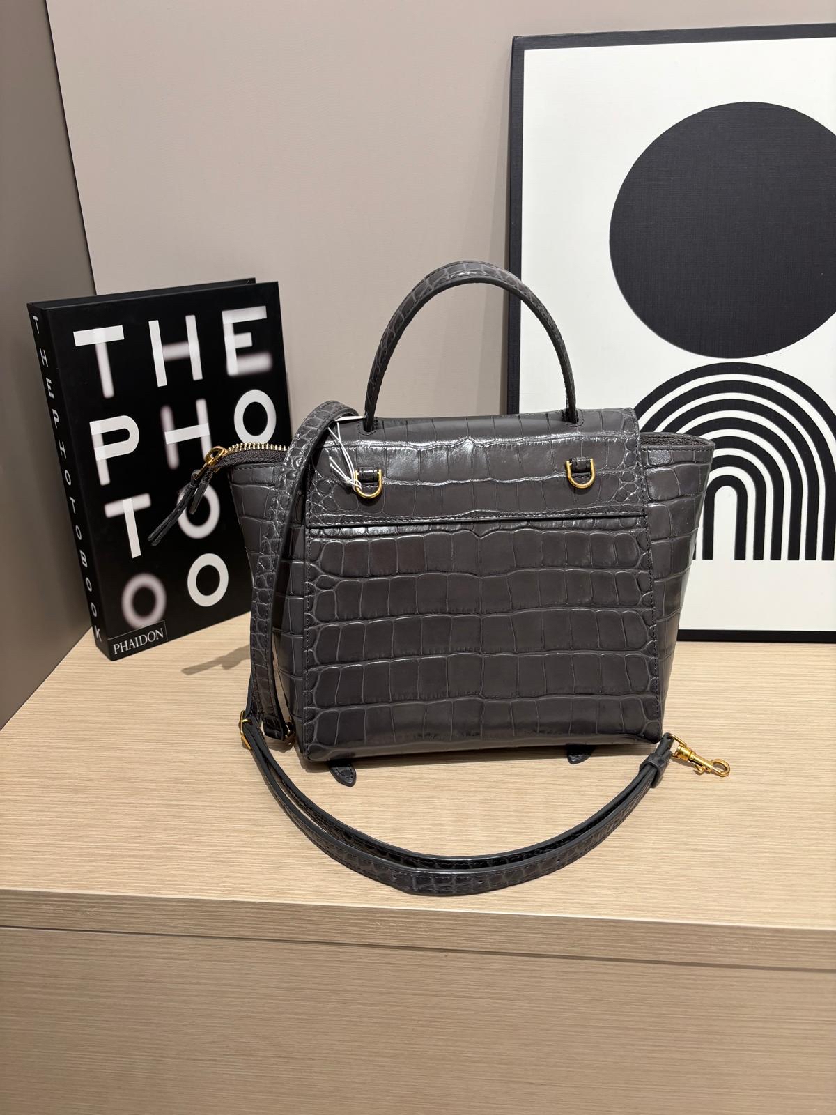 Celine Nano Belt Bag 2 Way Bag 深灰壓鱷魚紋牛皮金扣 100%Authentic,95%new✅dust bag 