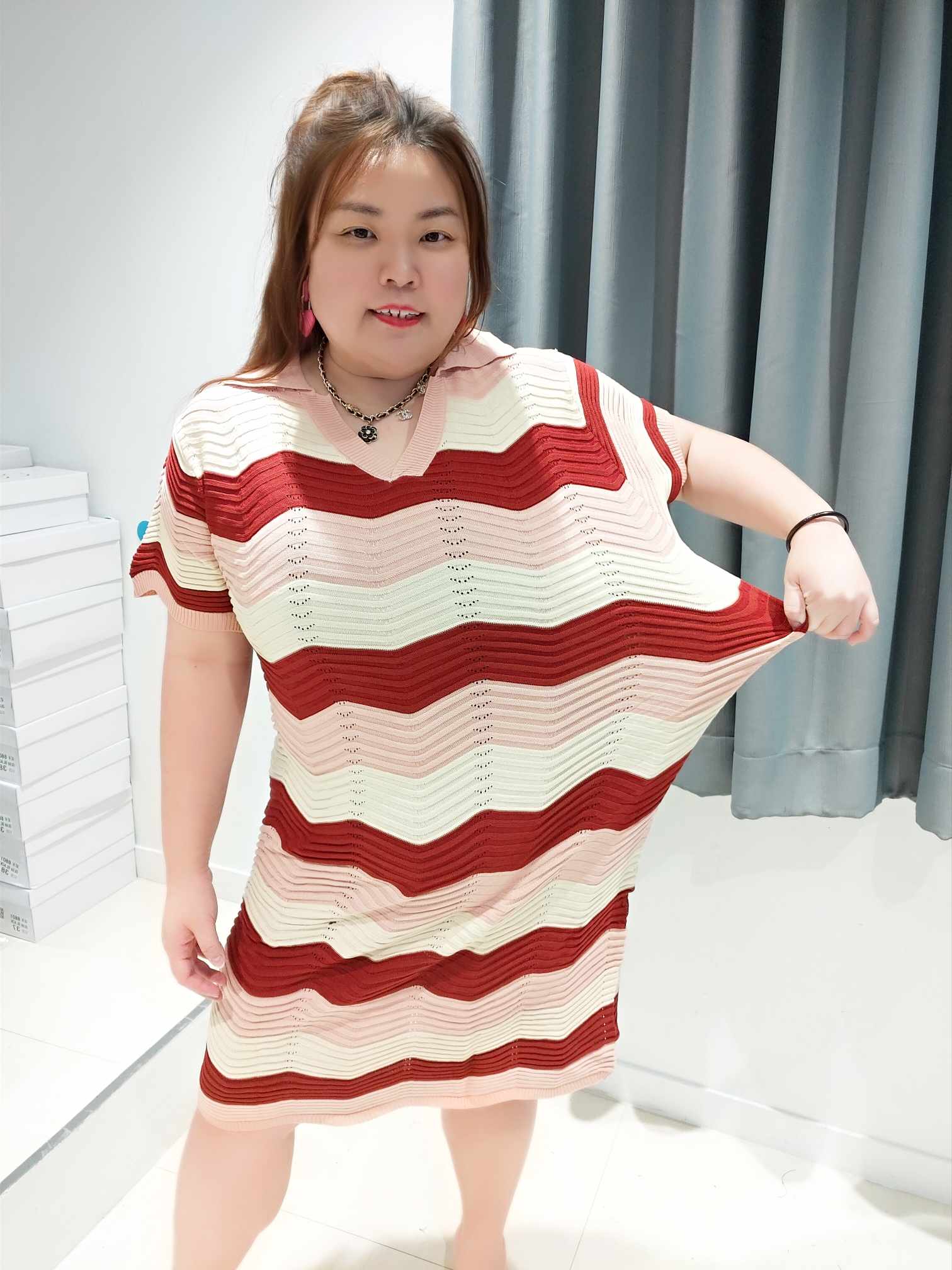 DOA16 有领小V拼色针织连衣裙